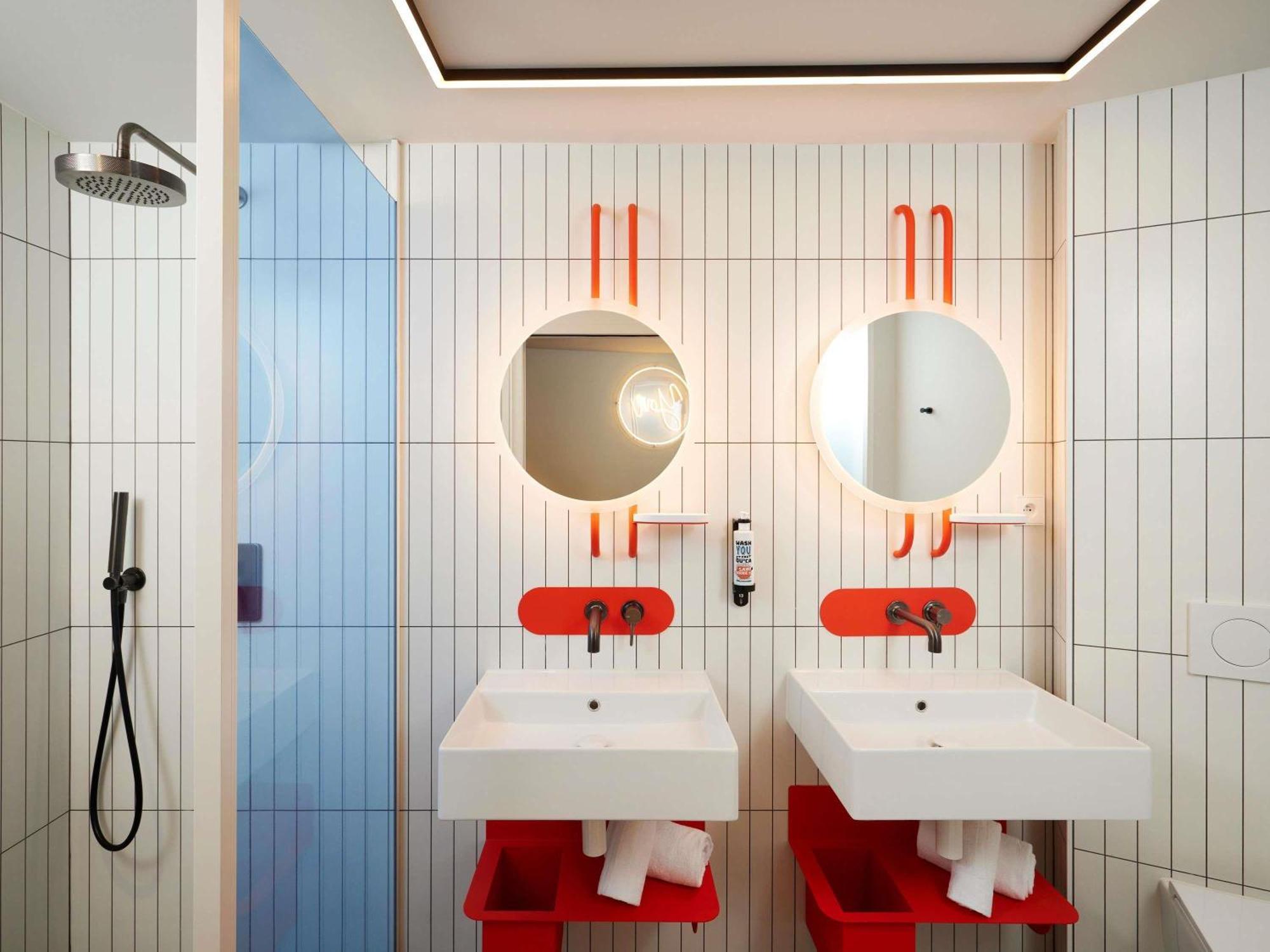 Chambre Familiale Supérieure avec 1 Lit Double et 2 Lits Superposés