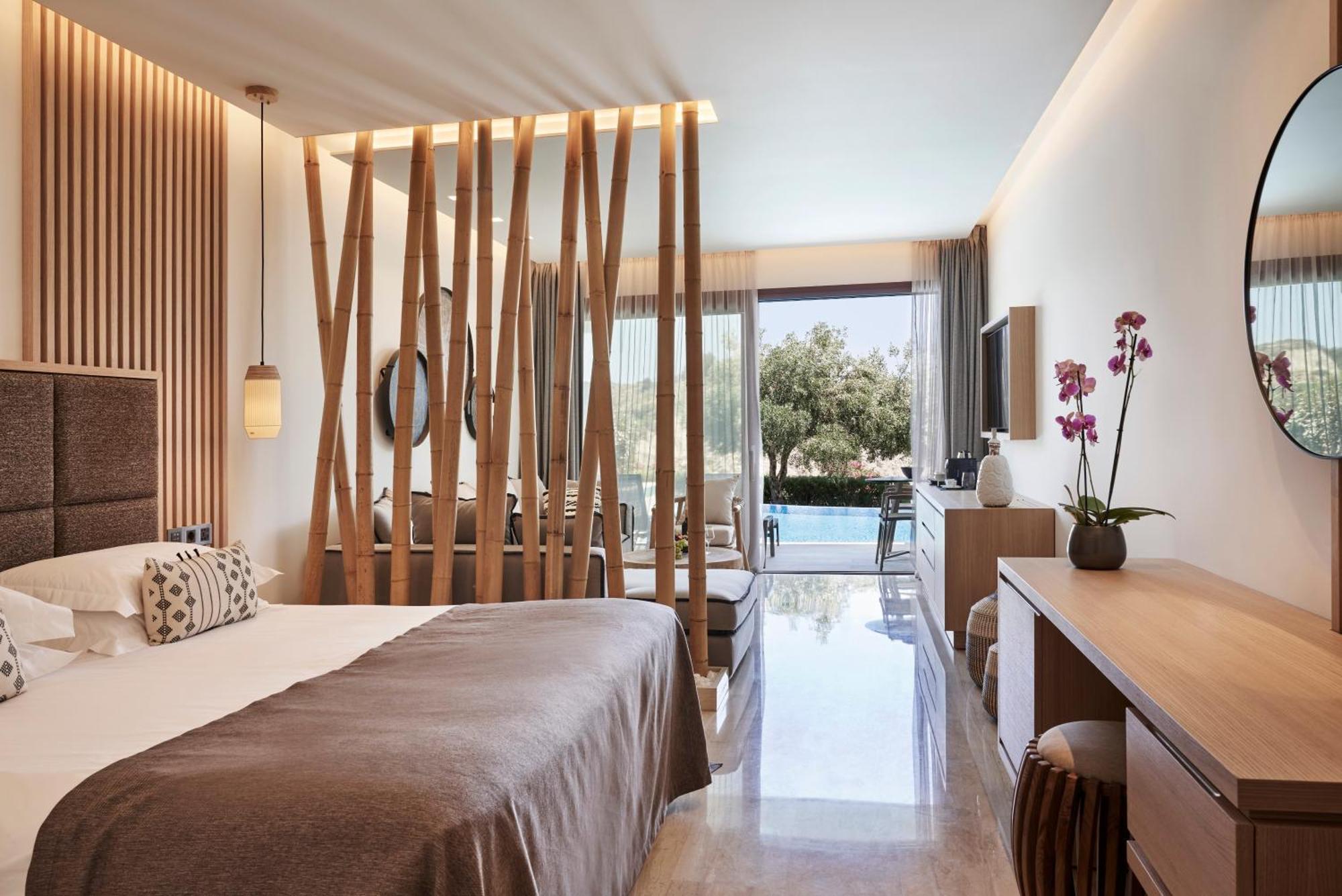 Junior Suite mit Swim-up-Blick auf das Landesinnere