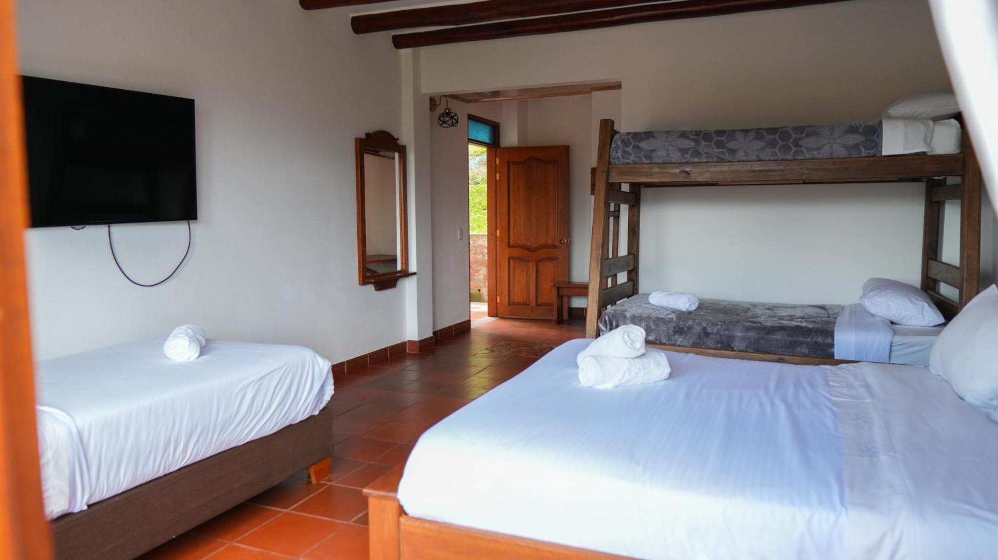 Habitación Familiar con balcón
