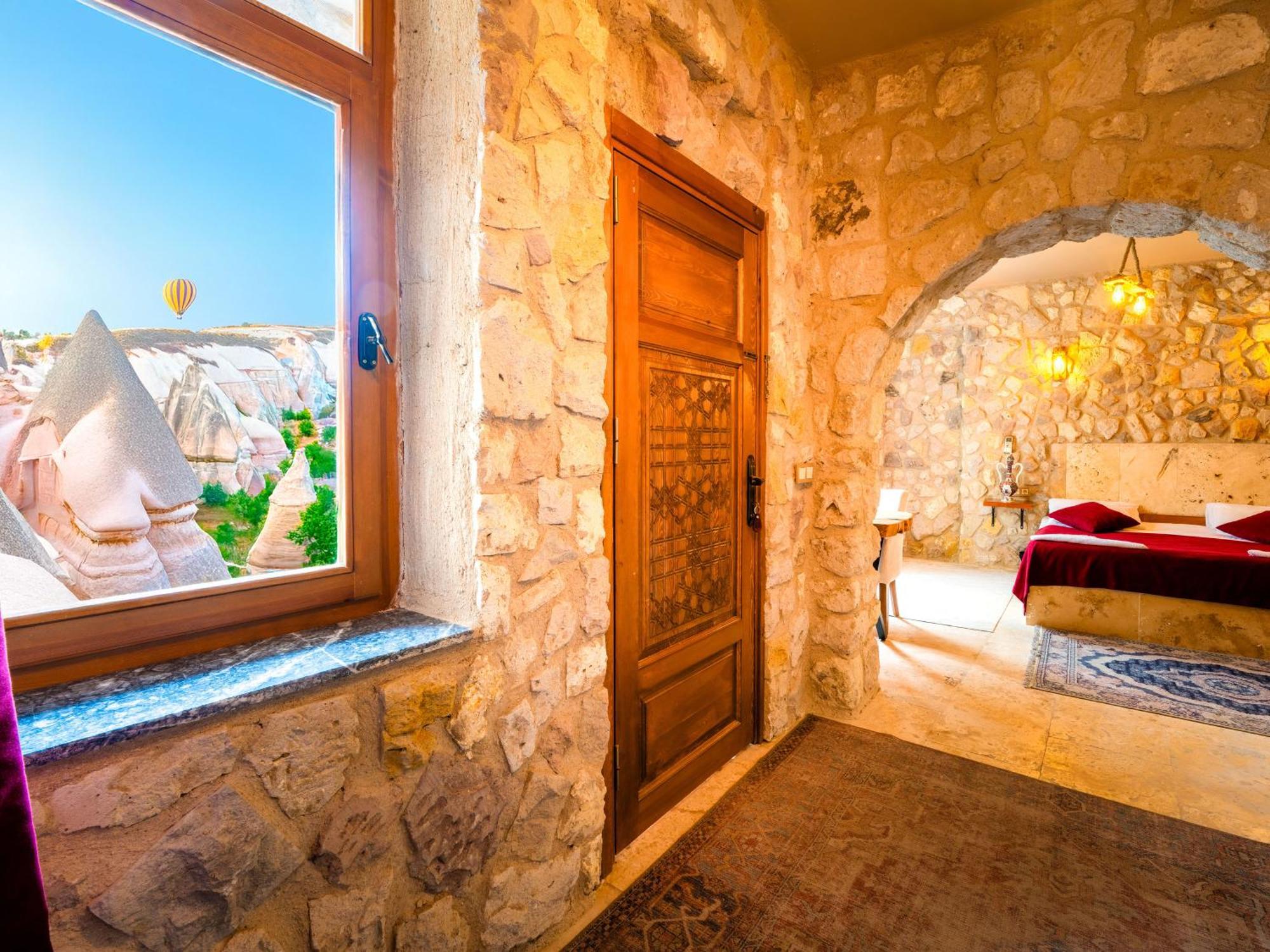 Queen Room with Garden View