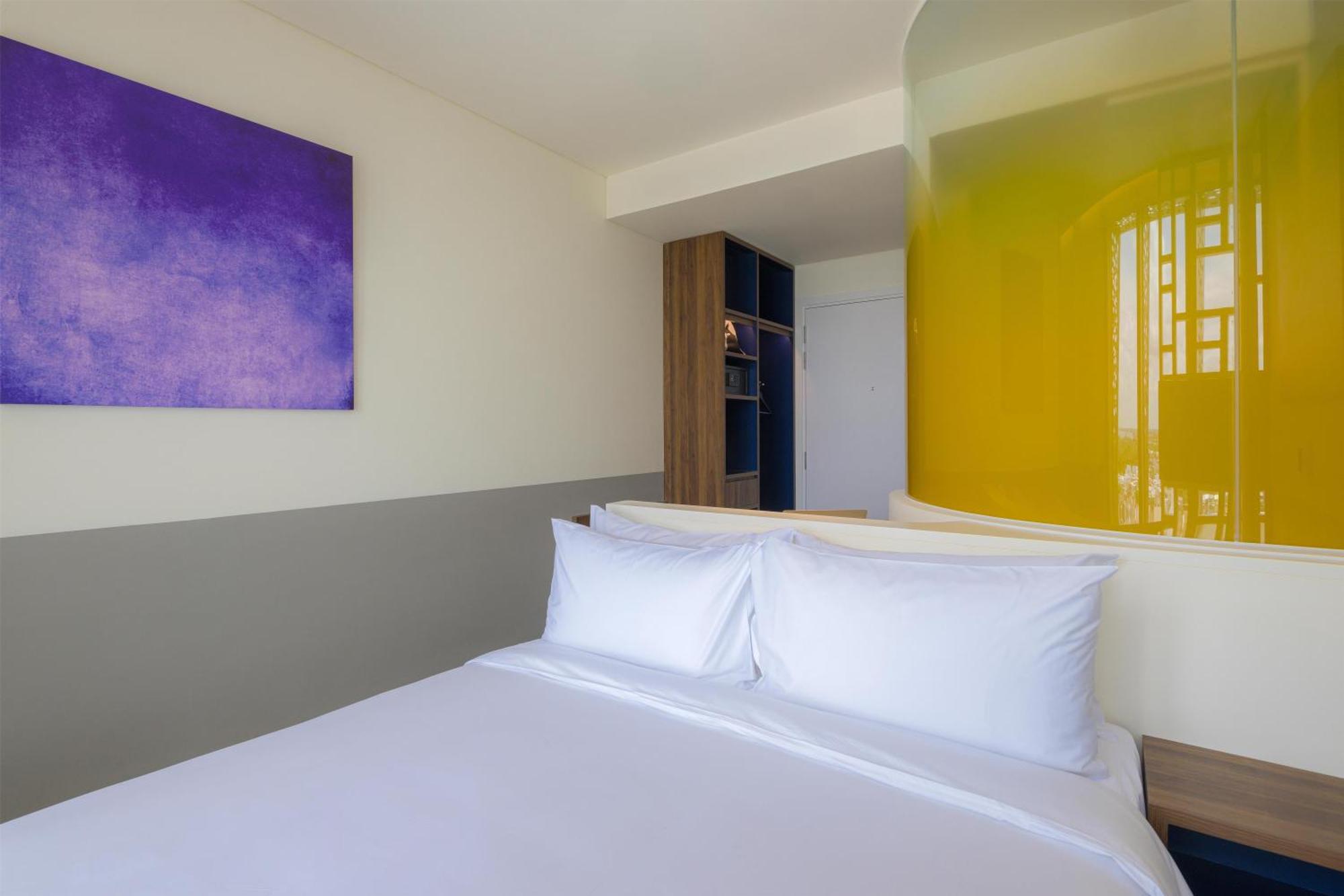 Queen Room with City View