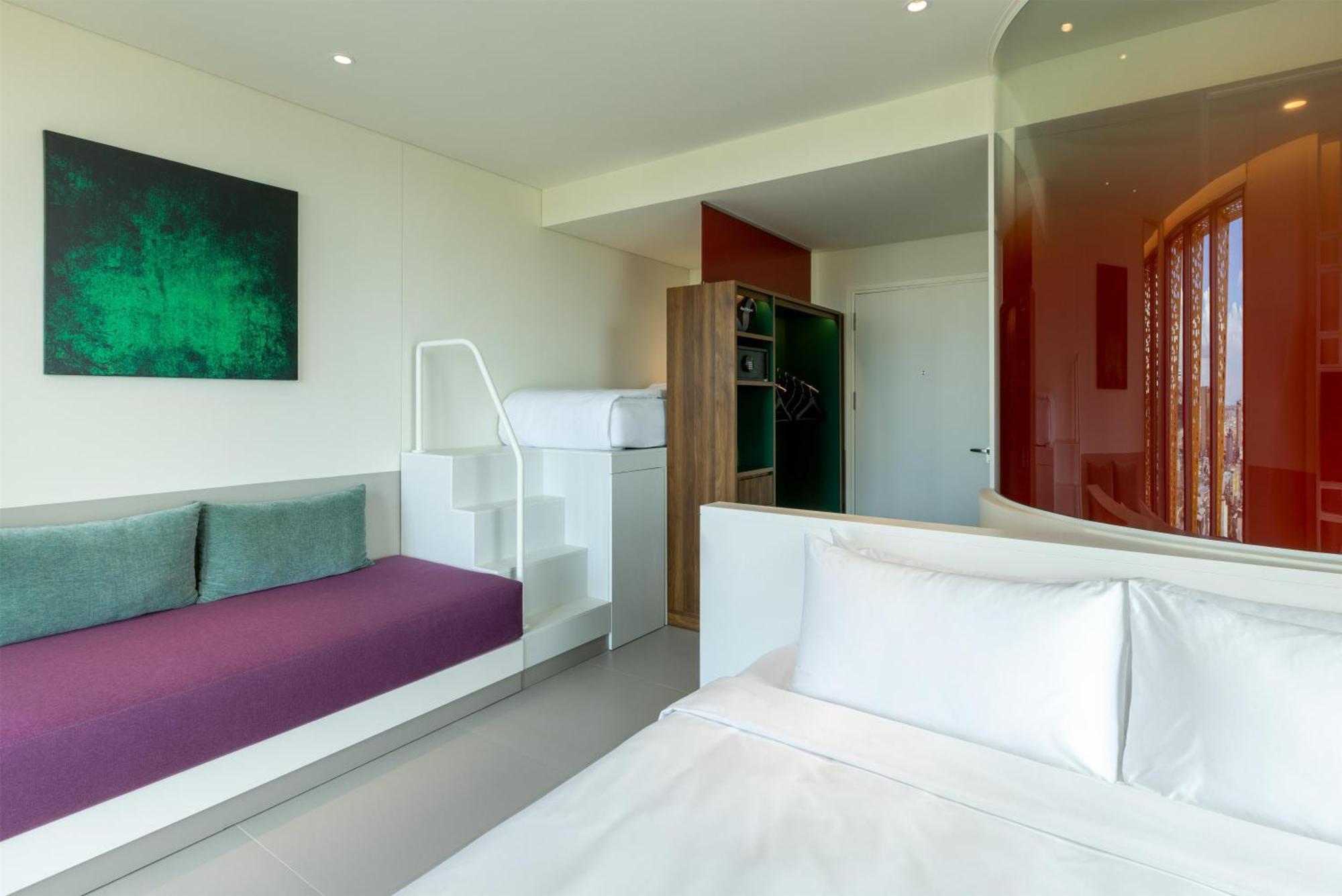Deluxe King Room with City View