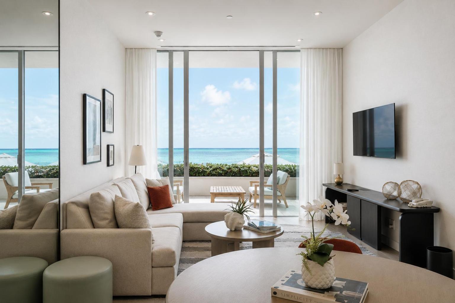 Suite Pool View