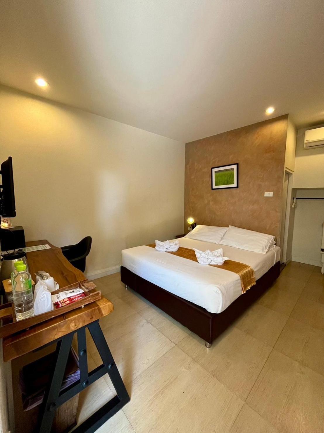 Standard Queen Room