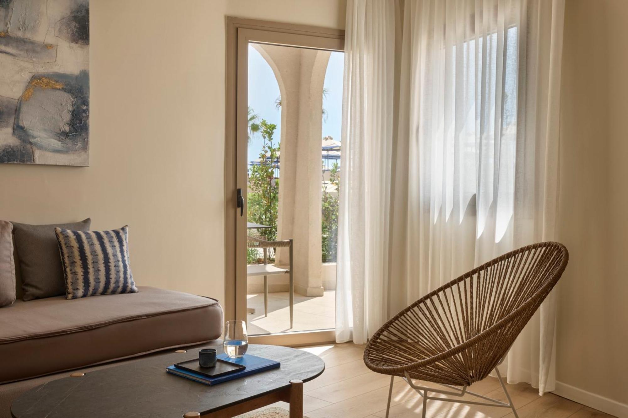 Family Suite Sea View Swim up (Open Plan)
