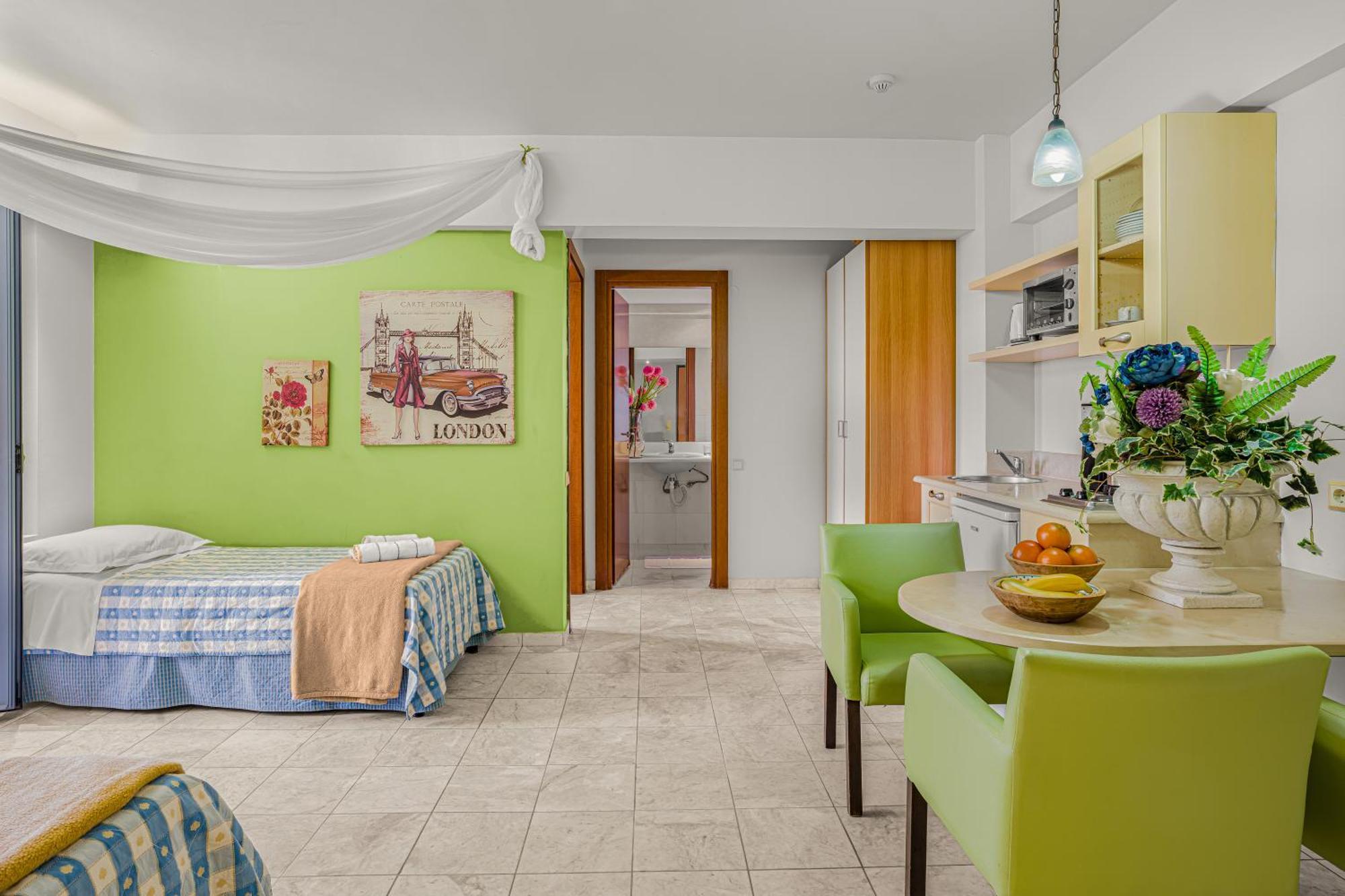 Deluxe Apartment