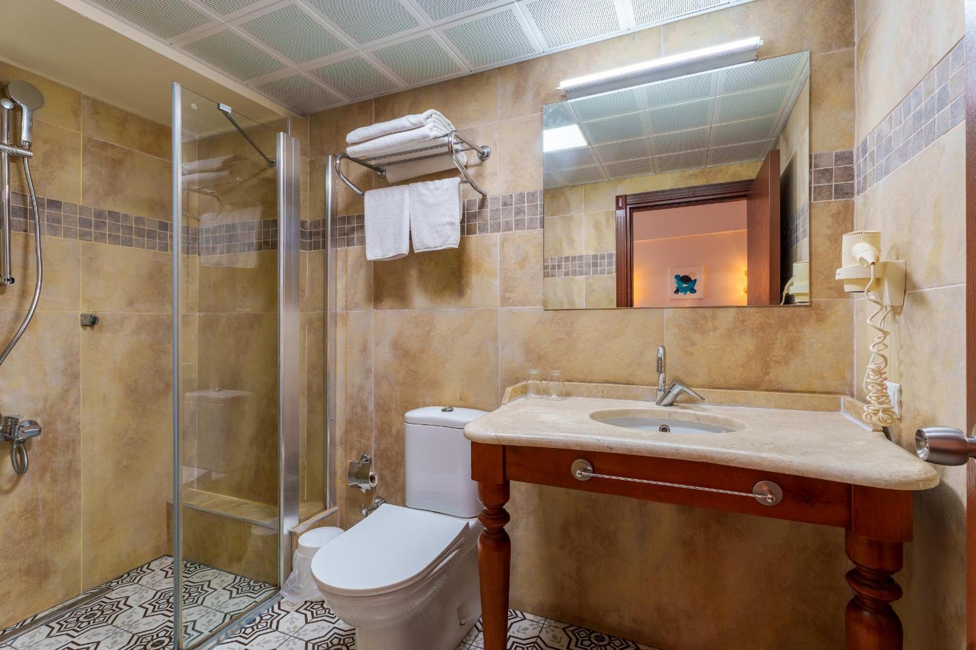 Standard Deluxe Double or Twin Room,1772886223:JPEG