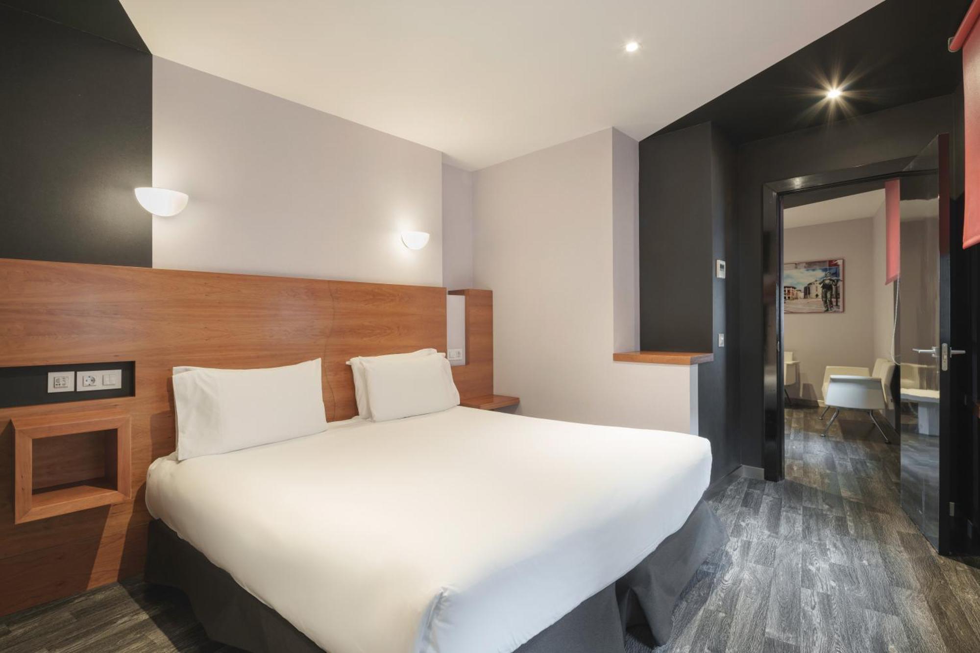 Superior Double or Twin Room Living Room