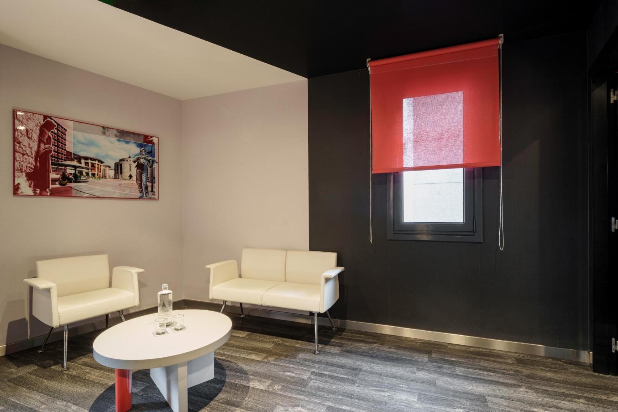 Superior Double or Twin Room Living Room