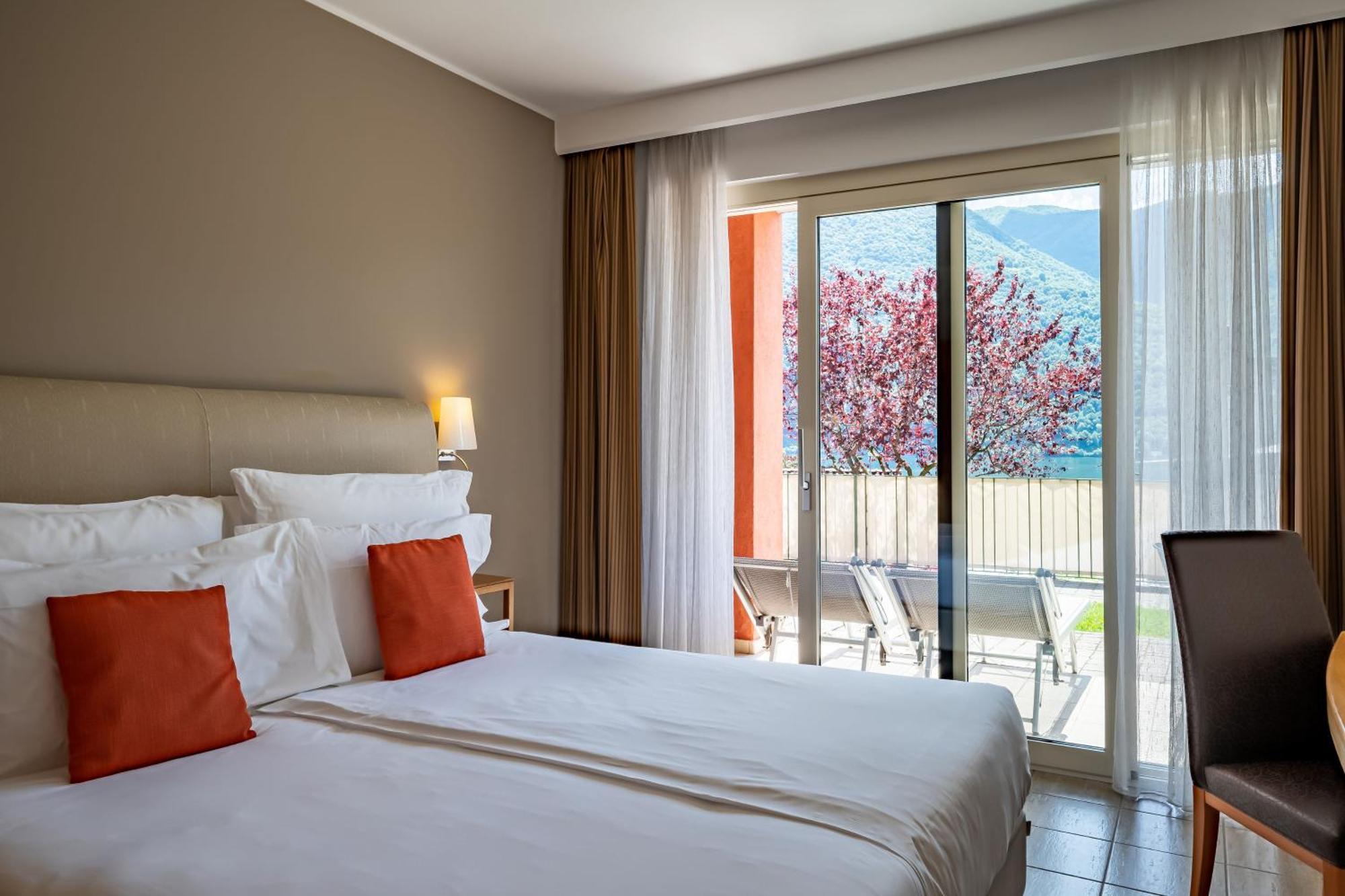 Family One-Bedroom Suite Lake View