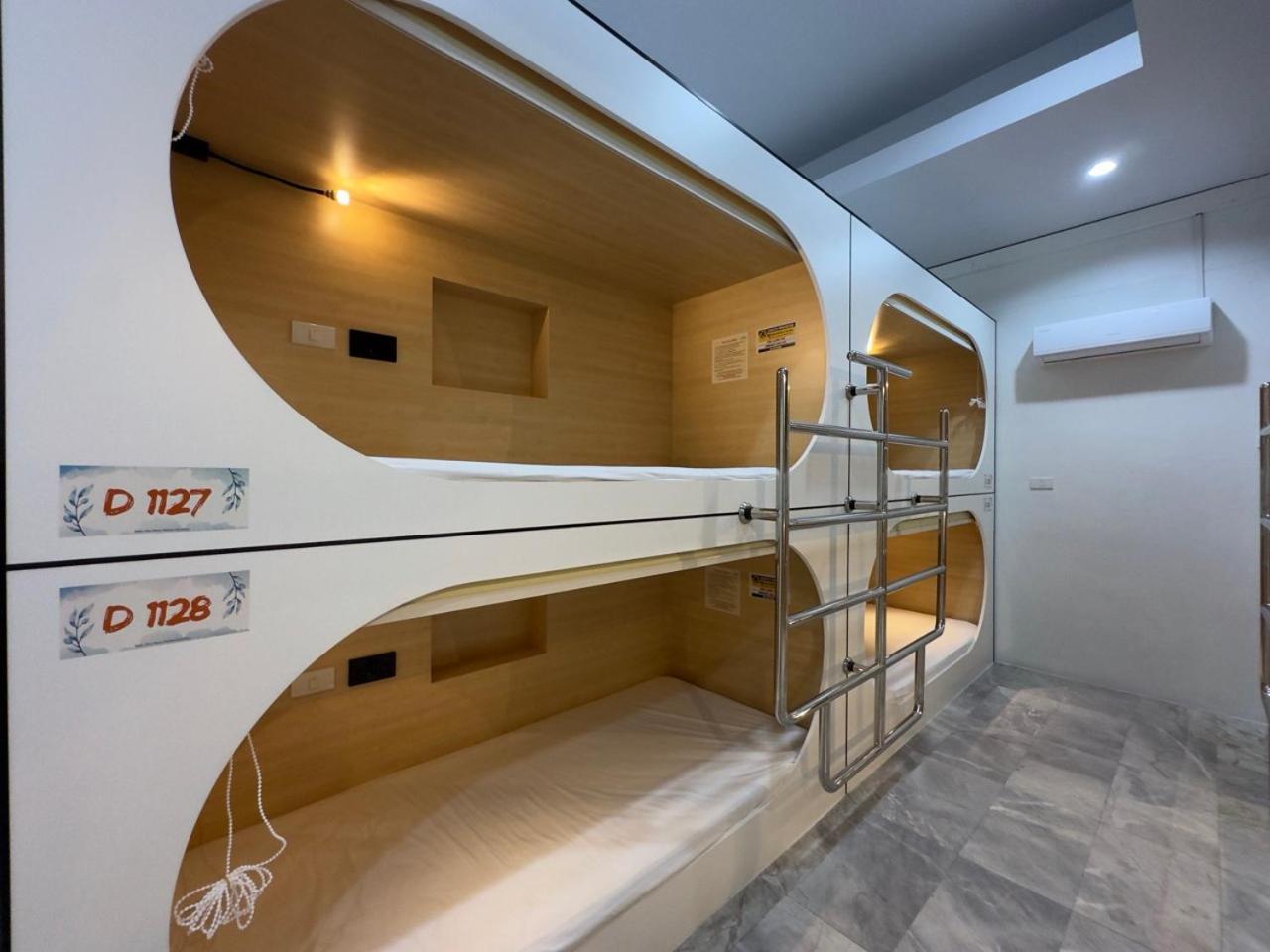 Bunk Bed in Mixed Dormitory Room