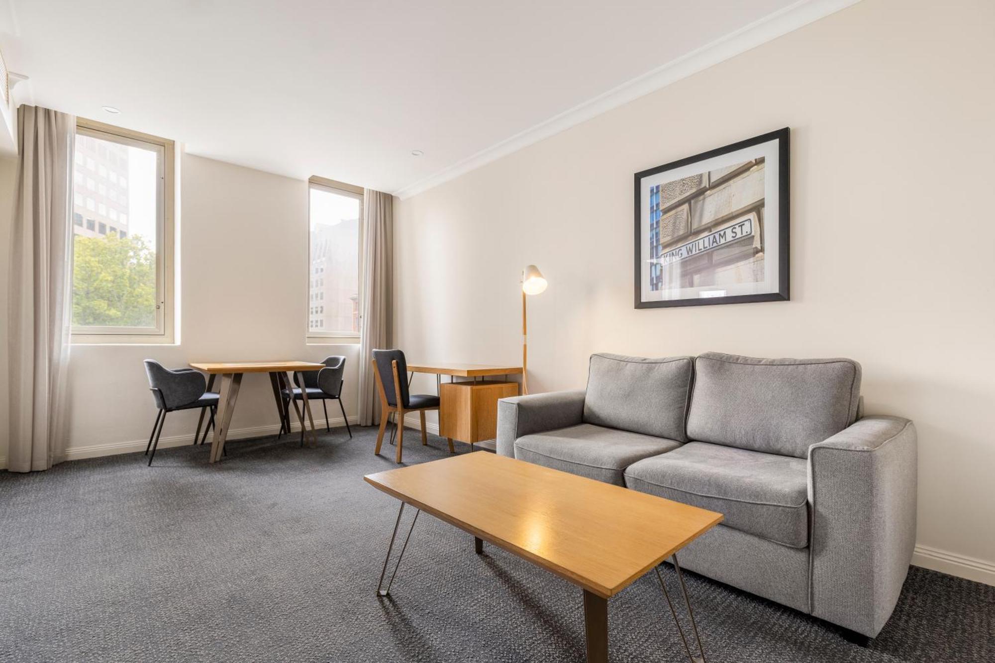 Deluxe One-Bedroom Apartment