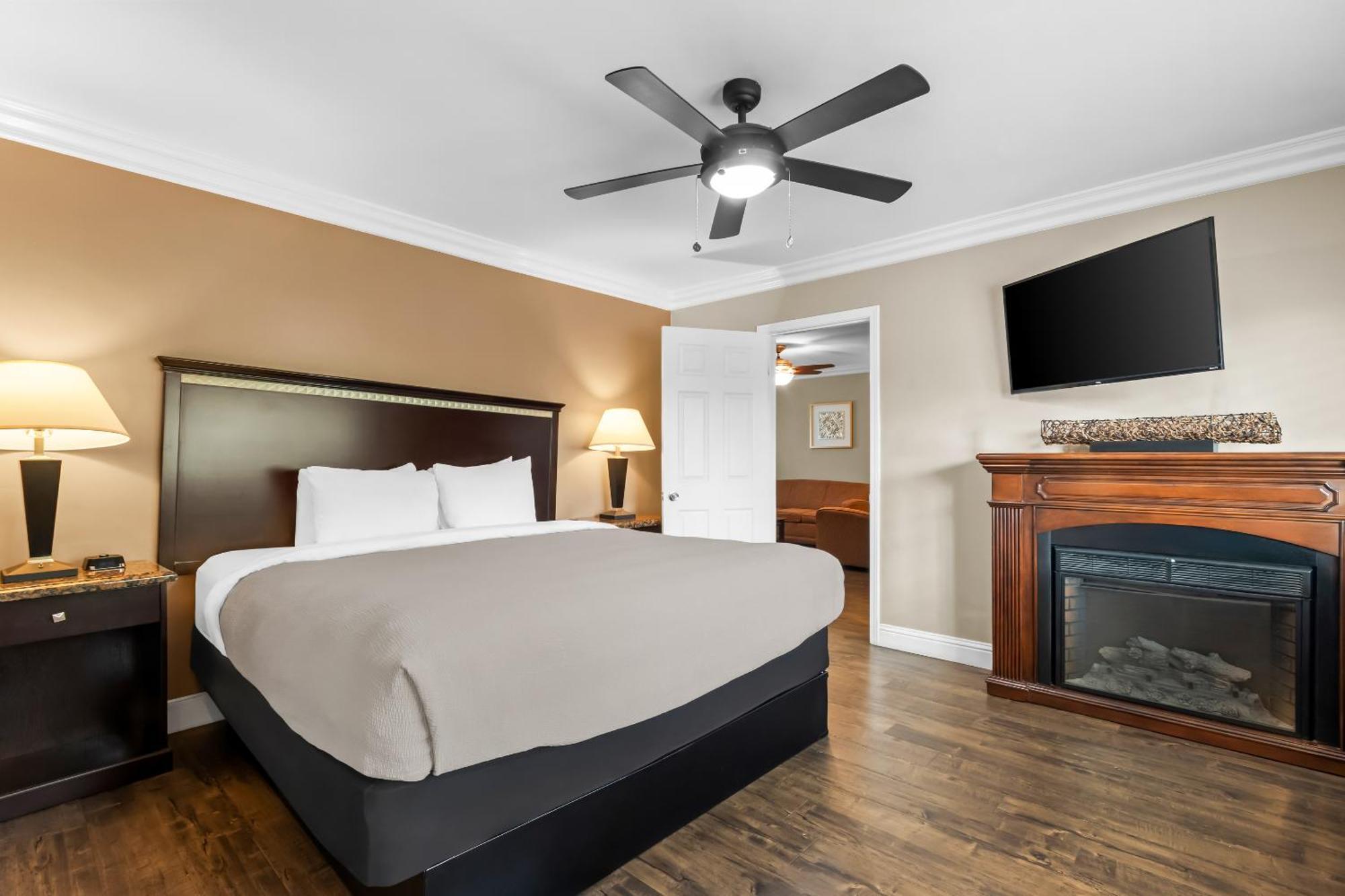 King Suite with Courtyard View