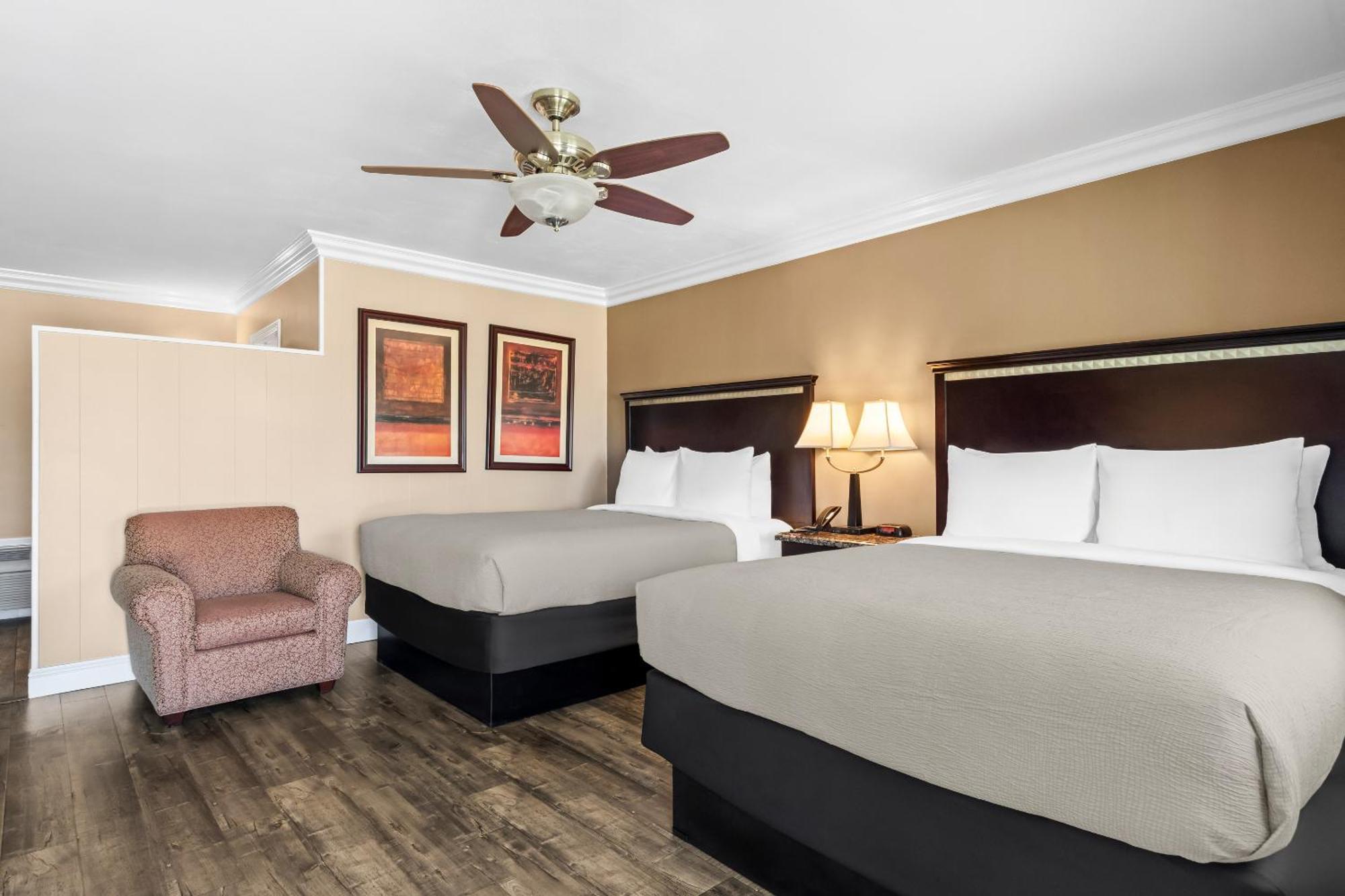 Queen Room with Two Queen Beds with Courtyard View