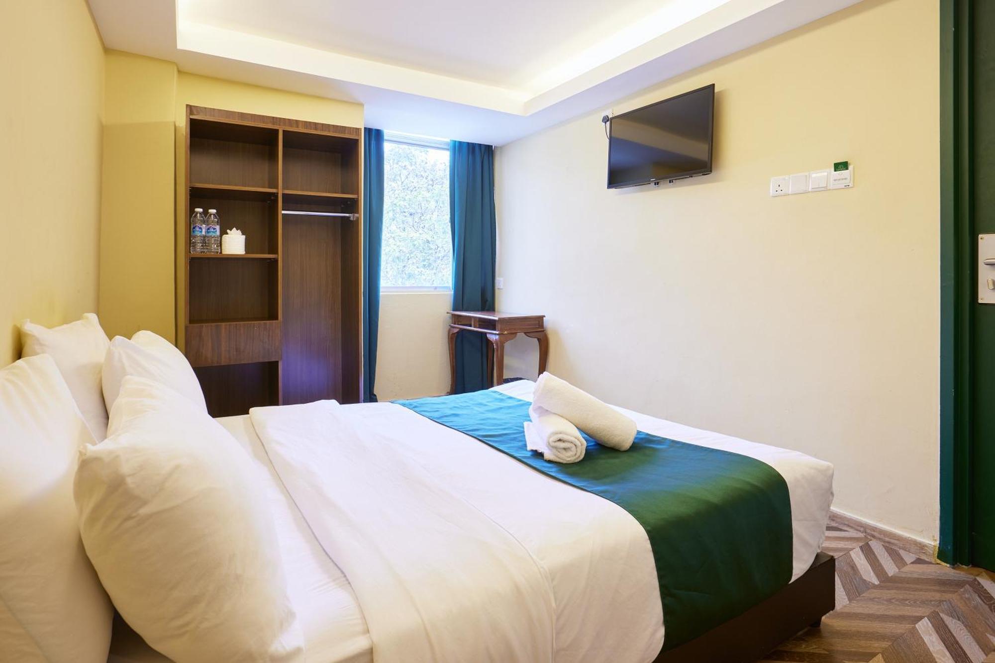 Standard Queen Room