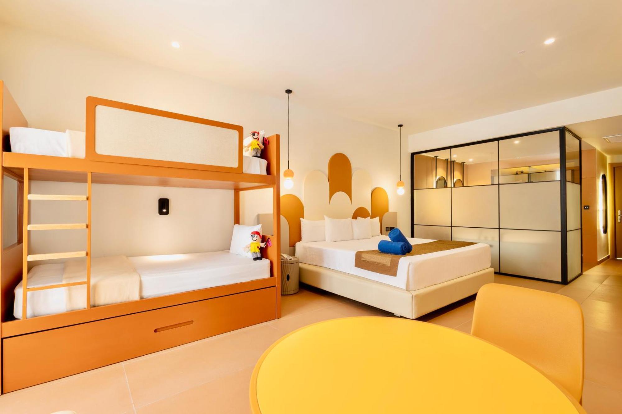 Family Club Room Pool Access