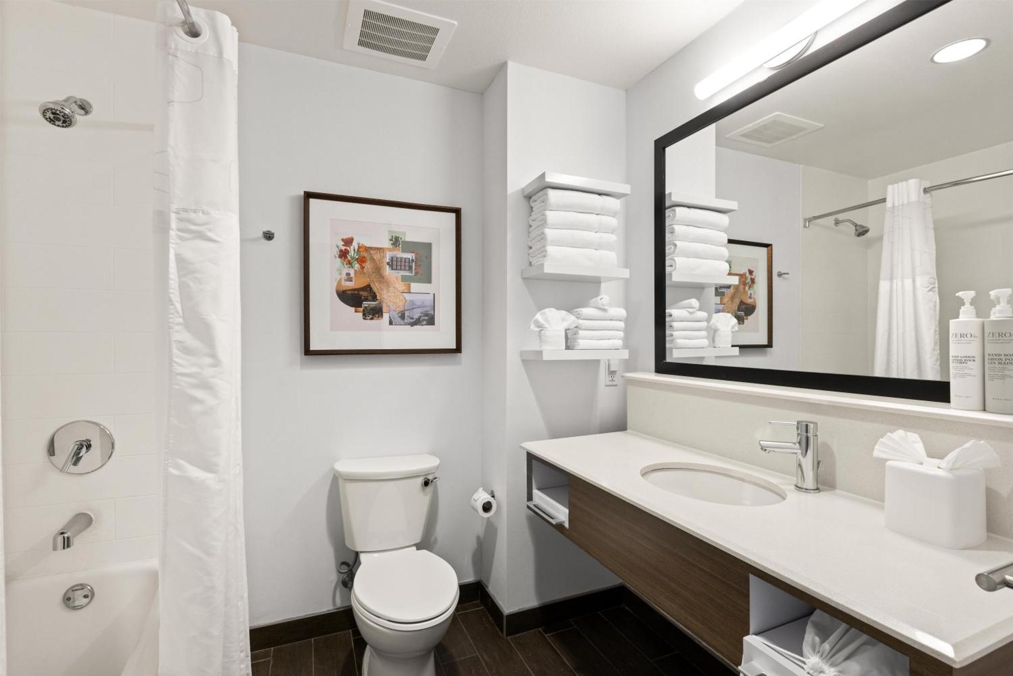 Queen Room with Two Queen Beds - Hearing Access/Non-Smoking
