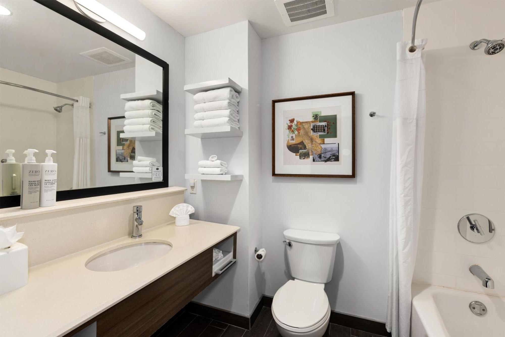 Queen Room with Two Queen Beds (4 Adults)