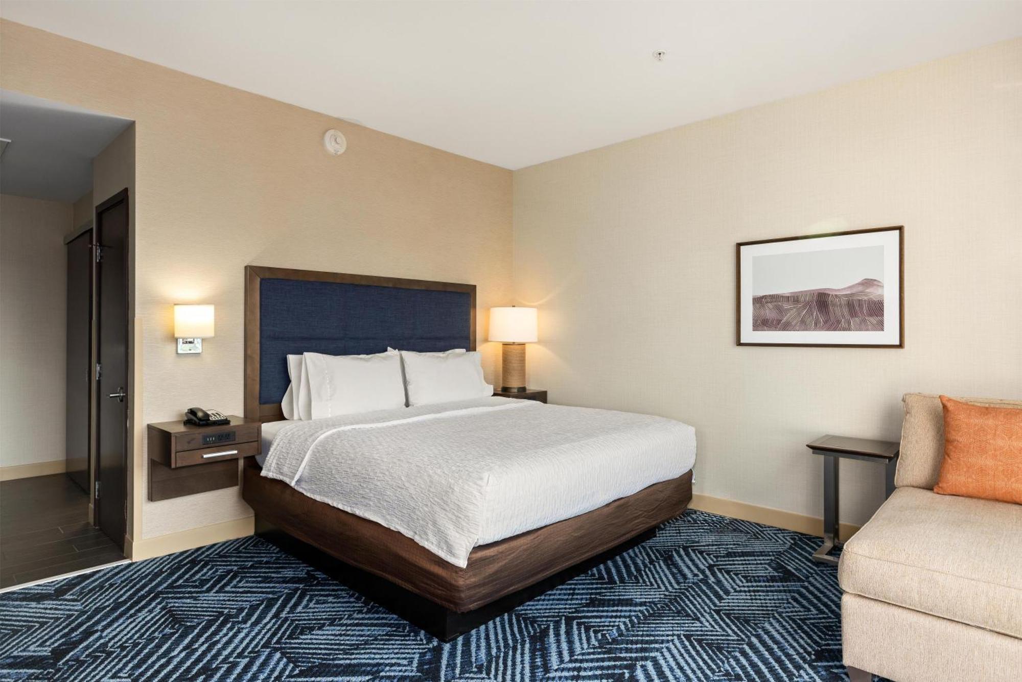 King Room with Accessible Tub - Mobility and Hearing Access/Non-Smoking