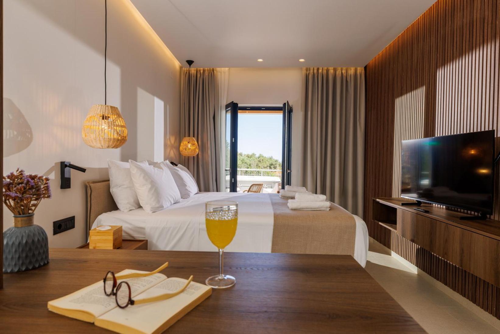 Deluxe Mini Suite with Jacuzzi
