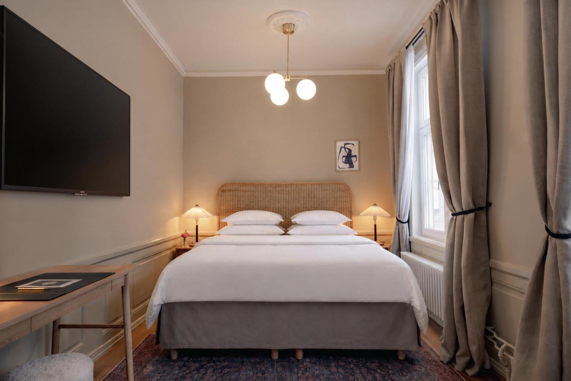 Superior King Room Park View
