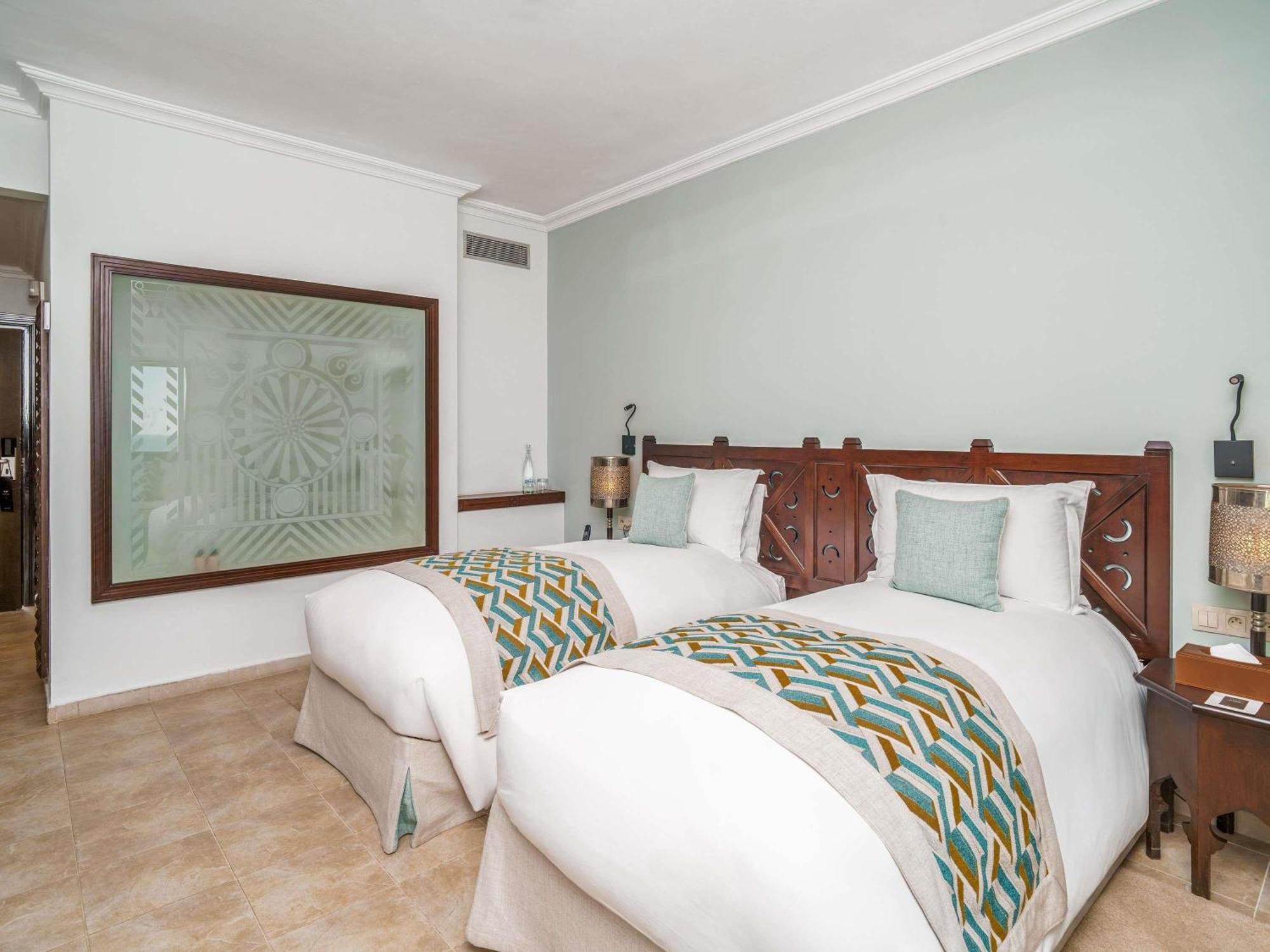 Deluxe Twin Rooom with Pool View