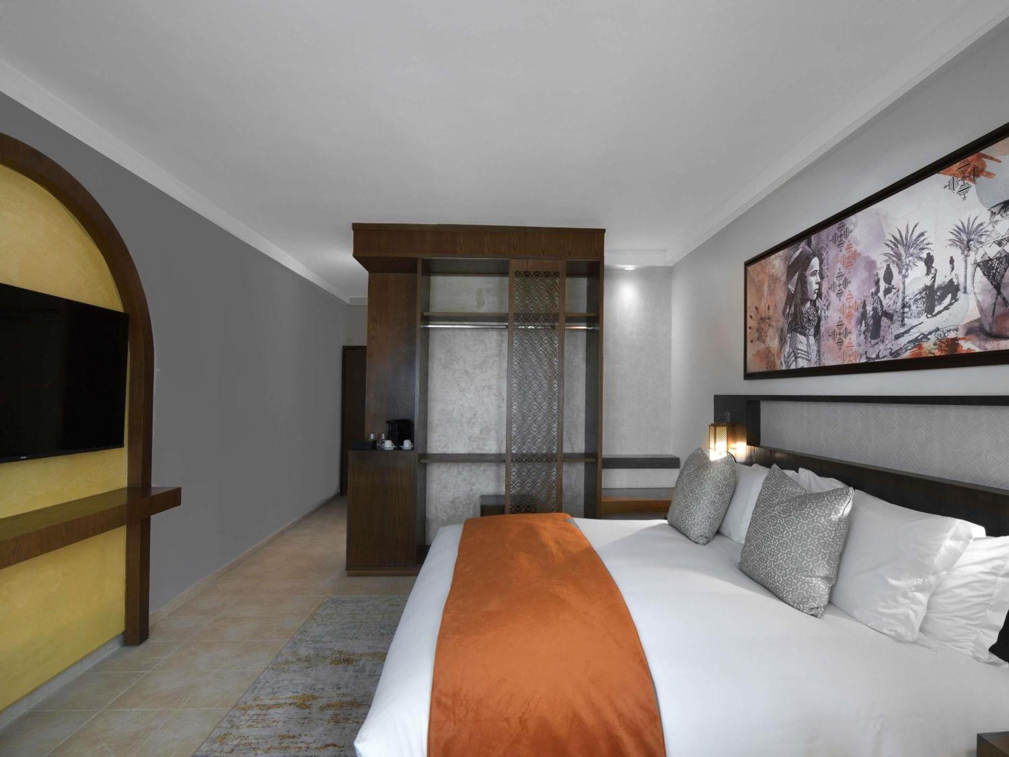 Deluxe King Room with Balcony and Ocean View