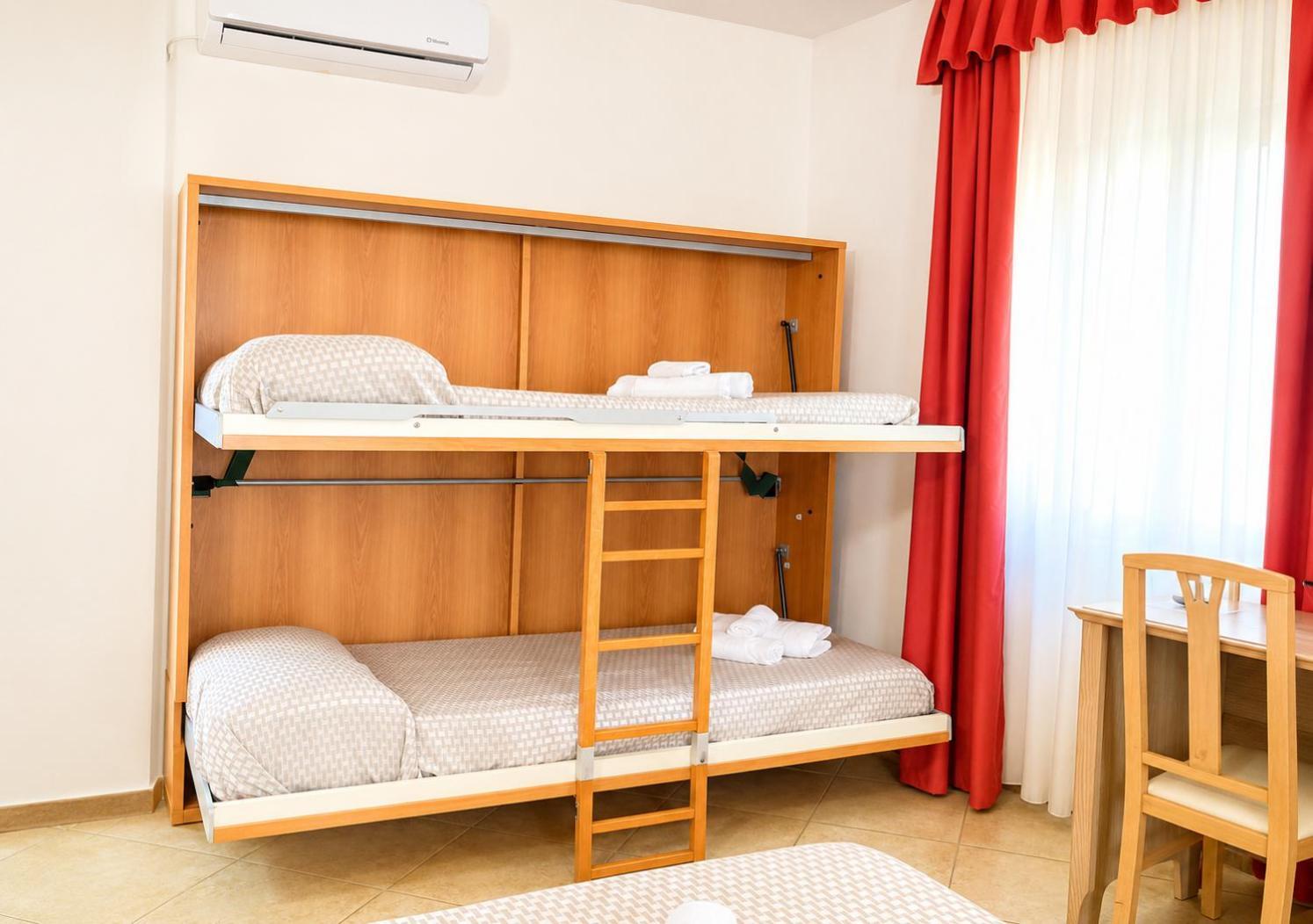 Quadruple Room with Sea View