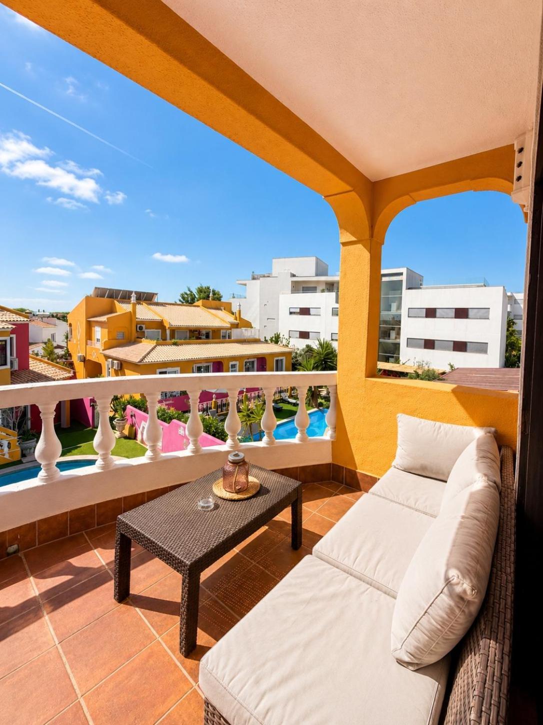 Appartement met Uitzicht op het Zwembad