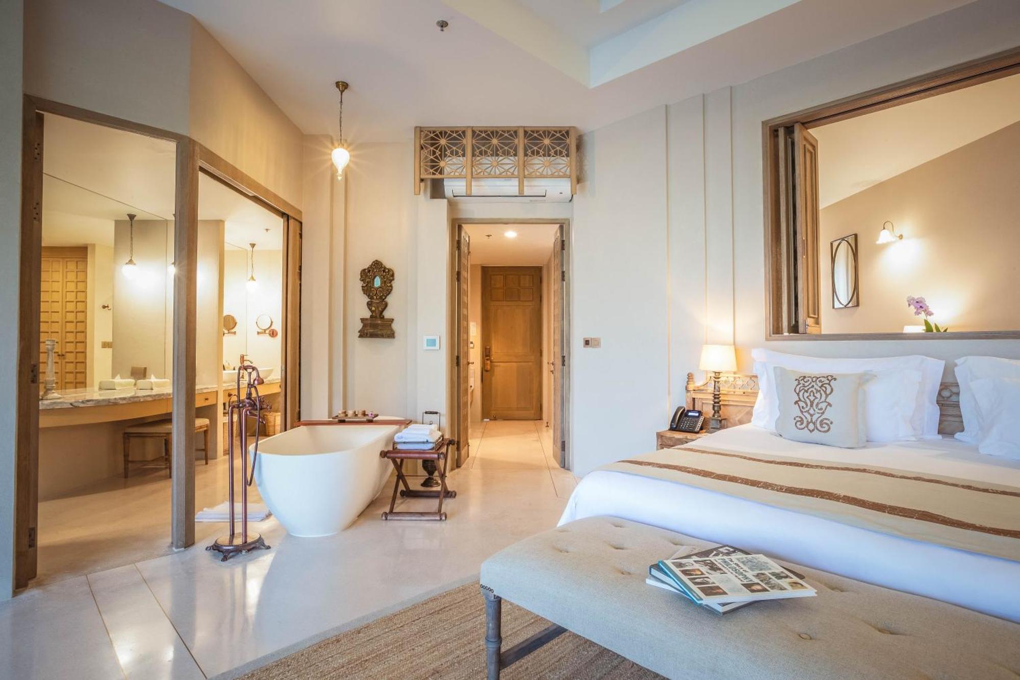 Seaside Pool Paradise Suite
