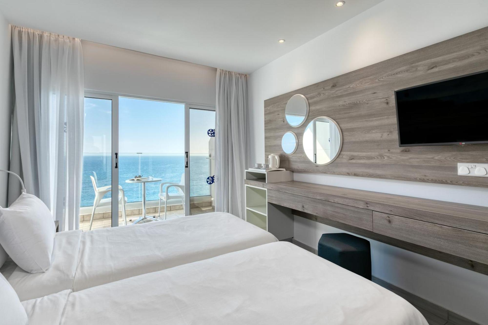 Twin or Double Room Sea View