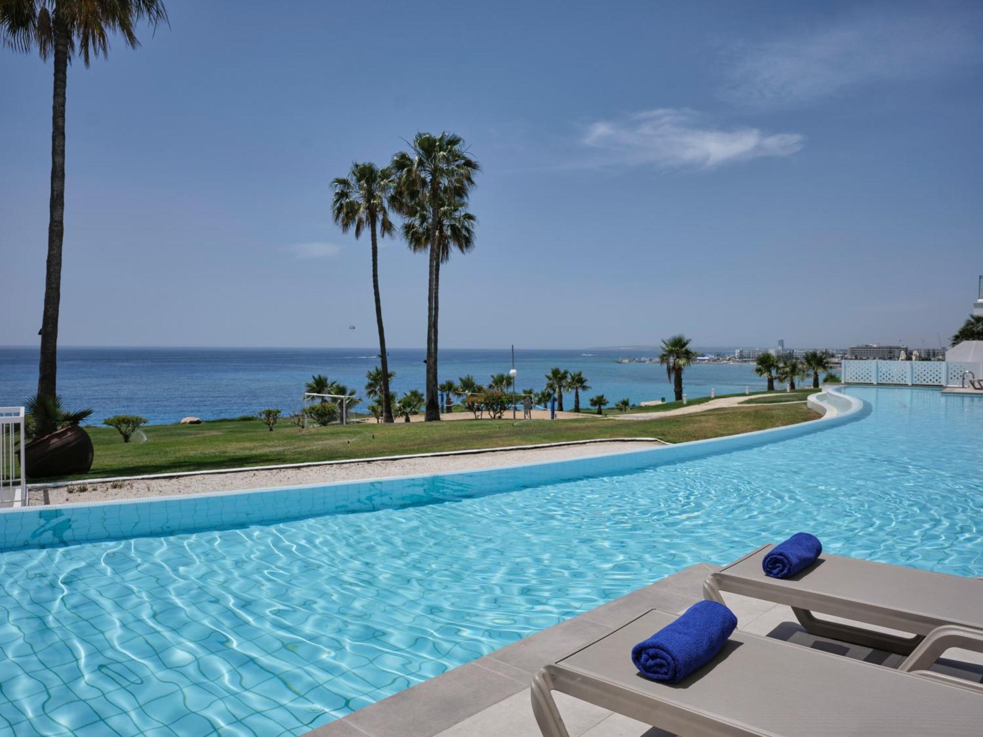 Superior Room Swim up Sea View