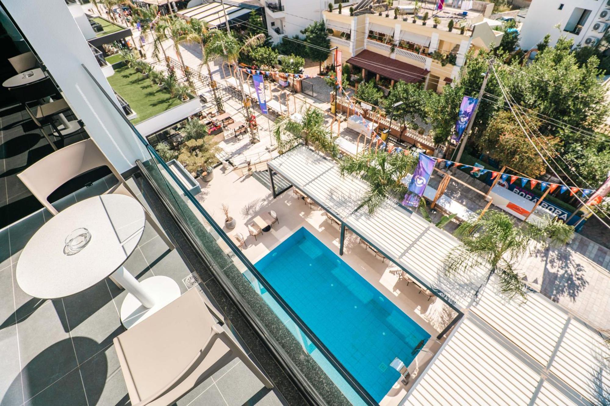 Deluxe Triple Room Balcony