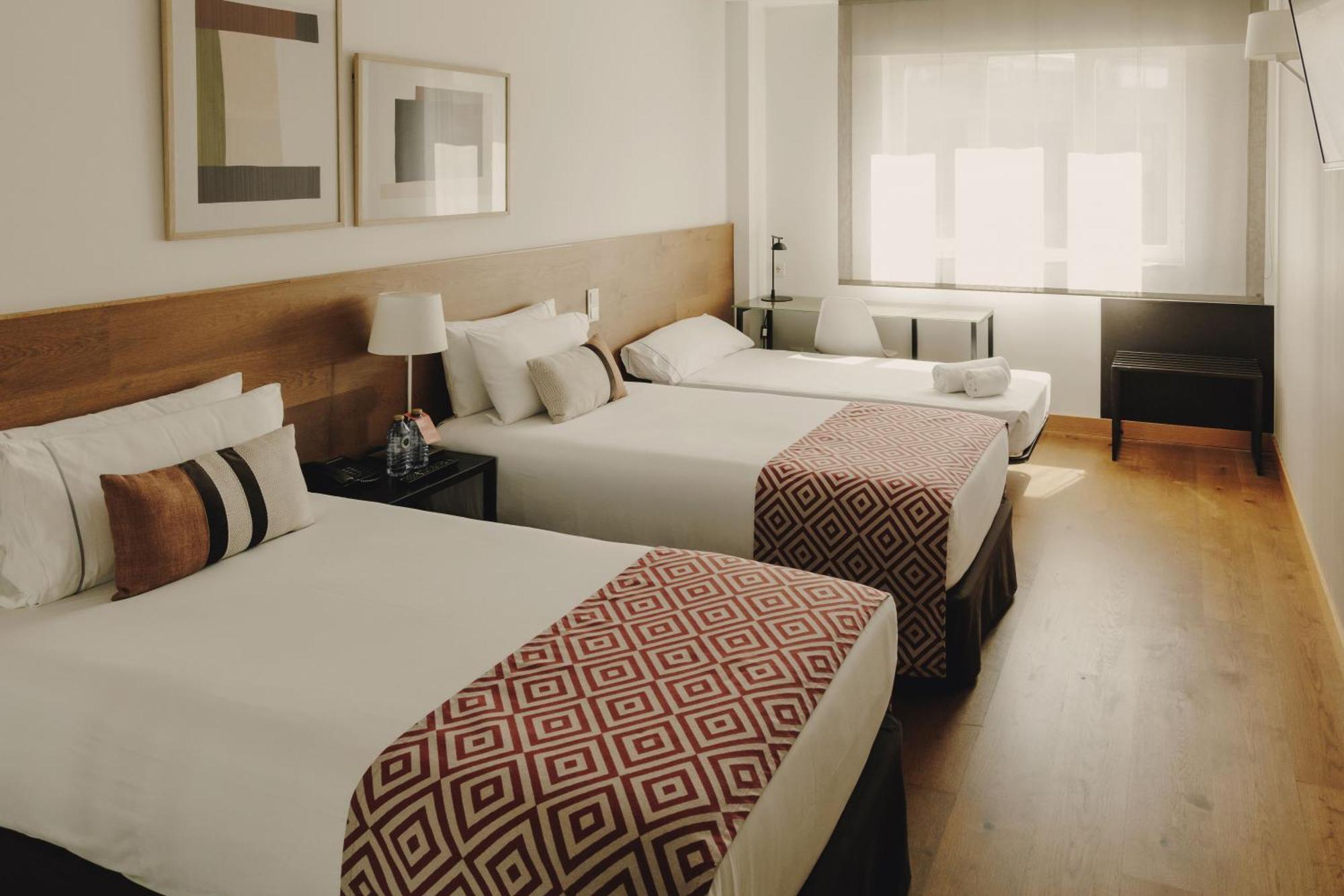 Quarto com Cama de Casal ou 2 de Solteiro e Cama Extra (2 Adultos + 1 Criança)