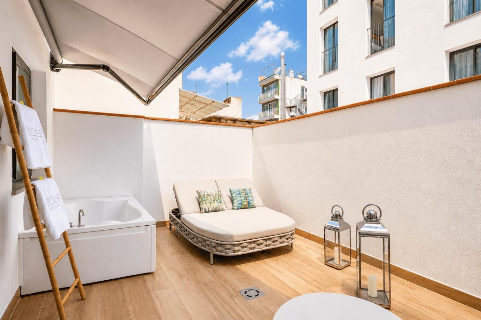 Suite avec Terrasse et Jacuzzi Extérieur