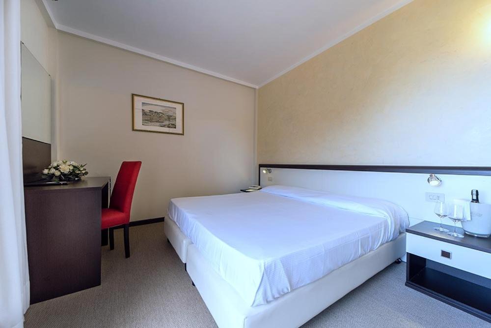 Double or Twin Room with Sea View