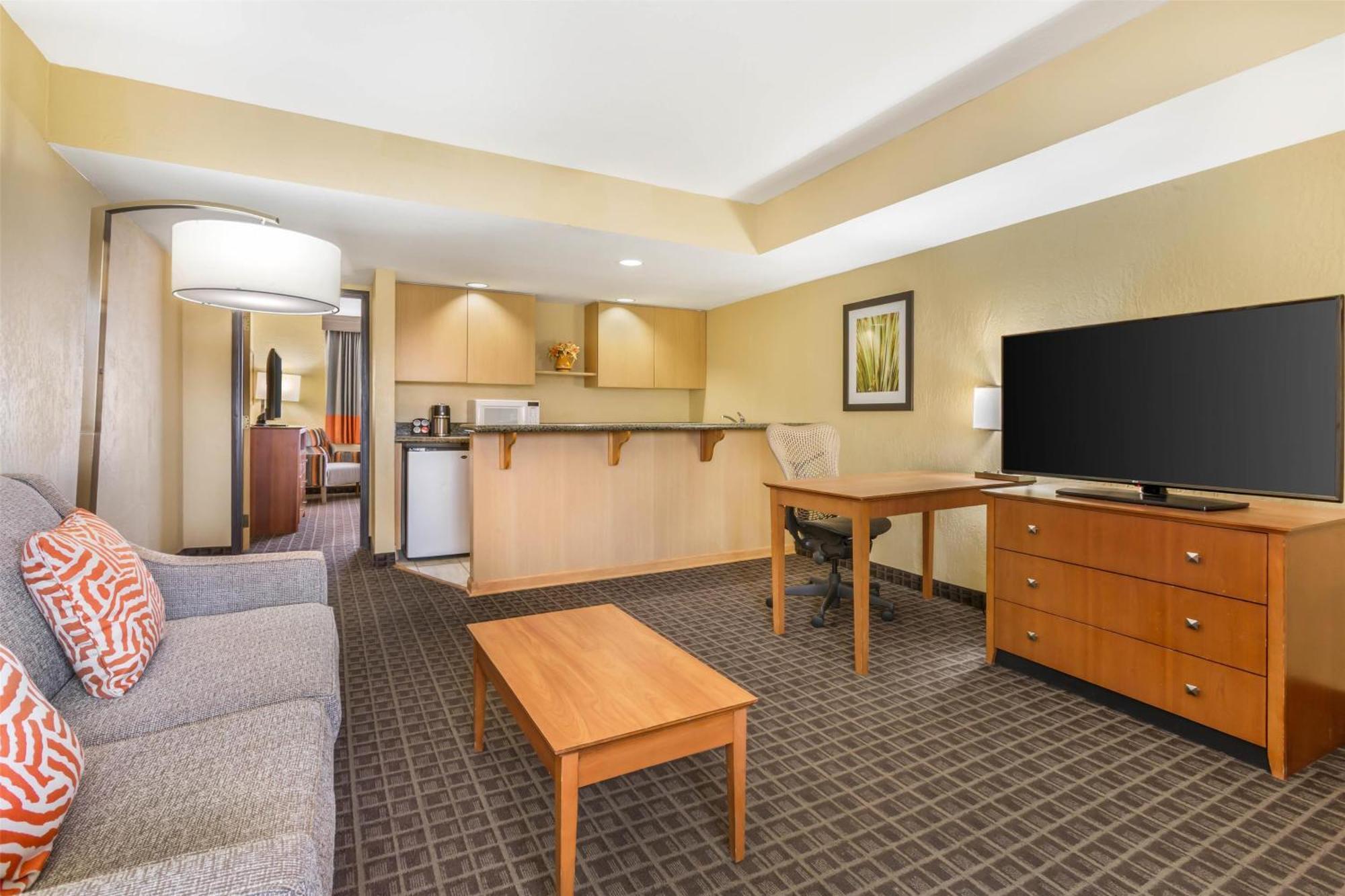 Two-Bedroom Suite with Two Double Beds