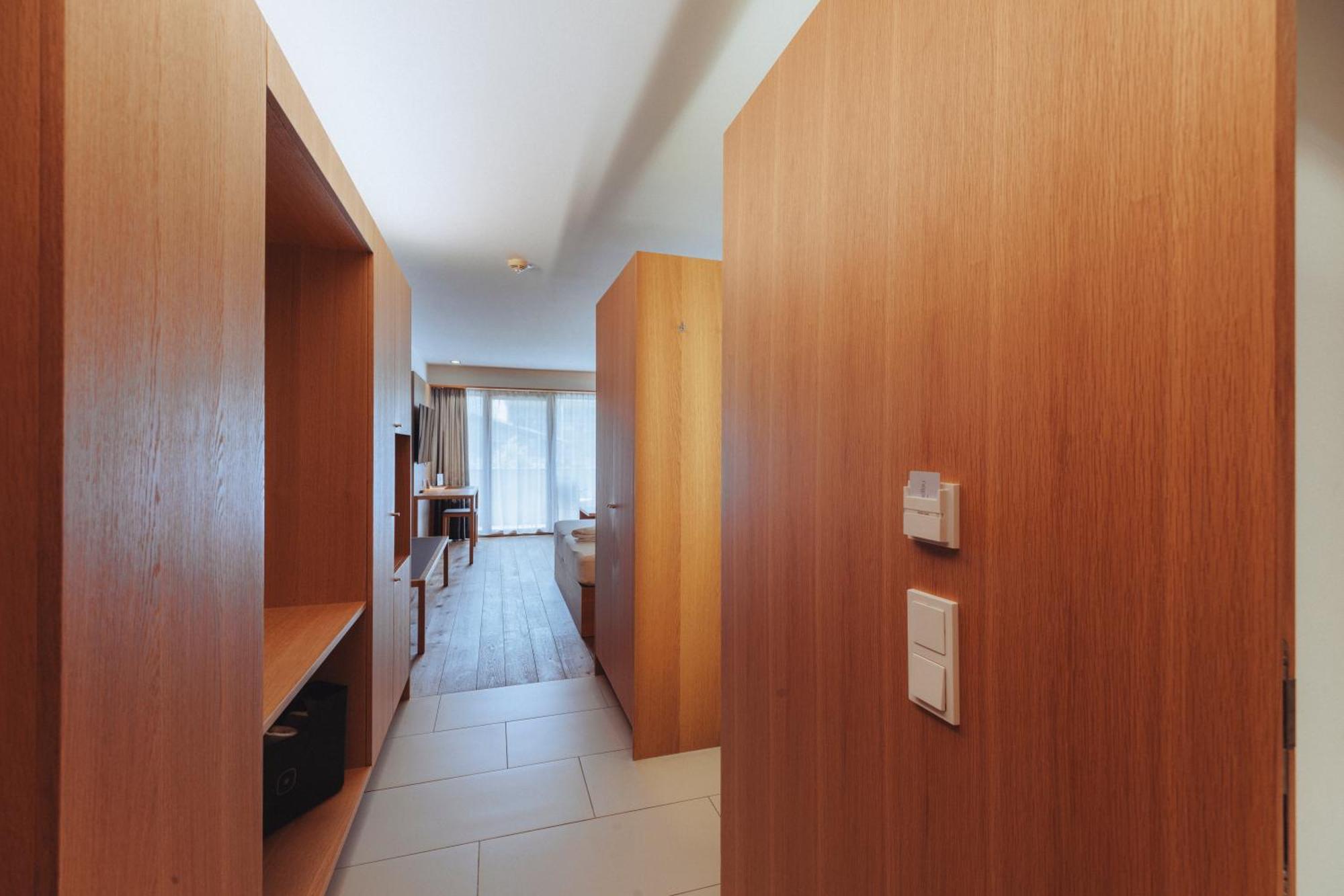Double Room with Balcony and Mountain View (East Side)