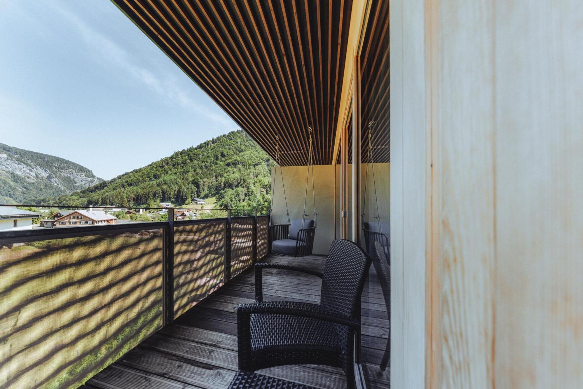 Suite with Balcony and Mountain View