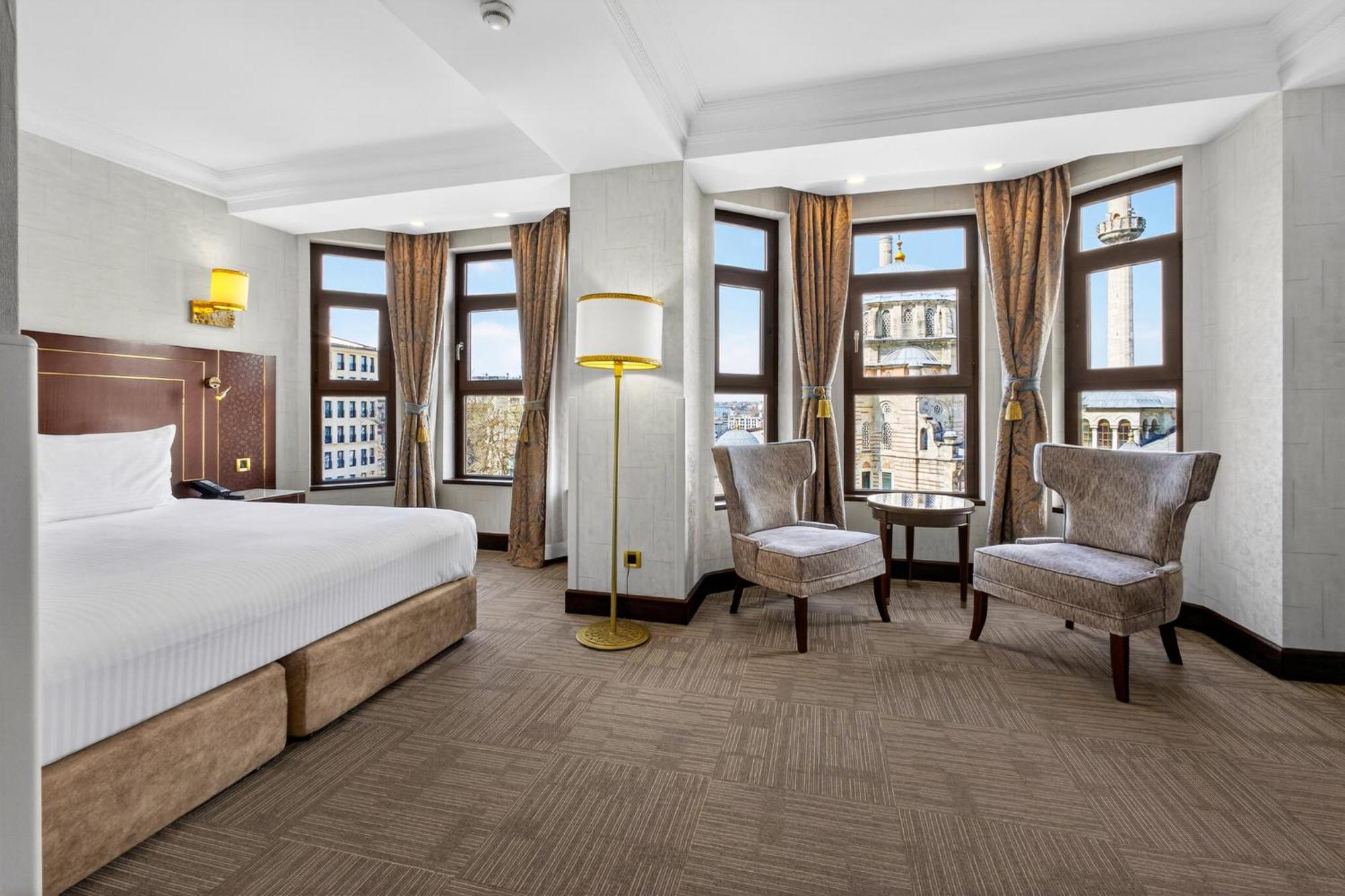 Premium King Room with Lounge Access - Non-Smoking