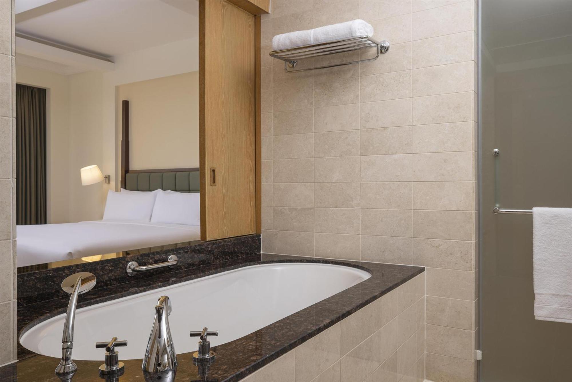 One-Bedroom Twin Suite Sea View