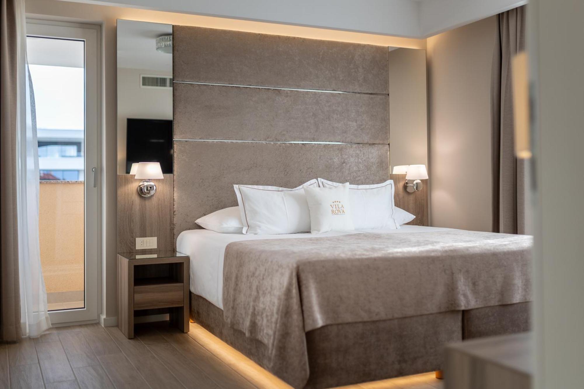 One-Bedroom Suite with Terrace and Sea View