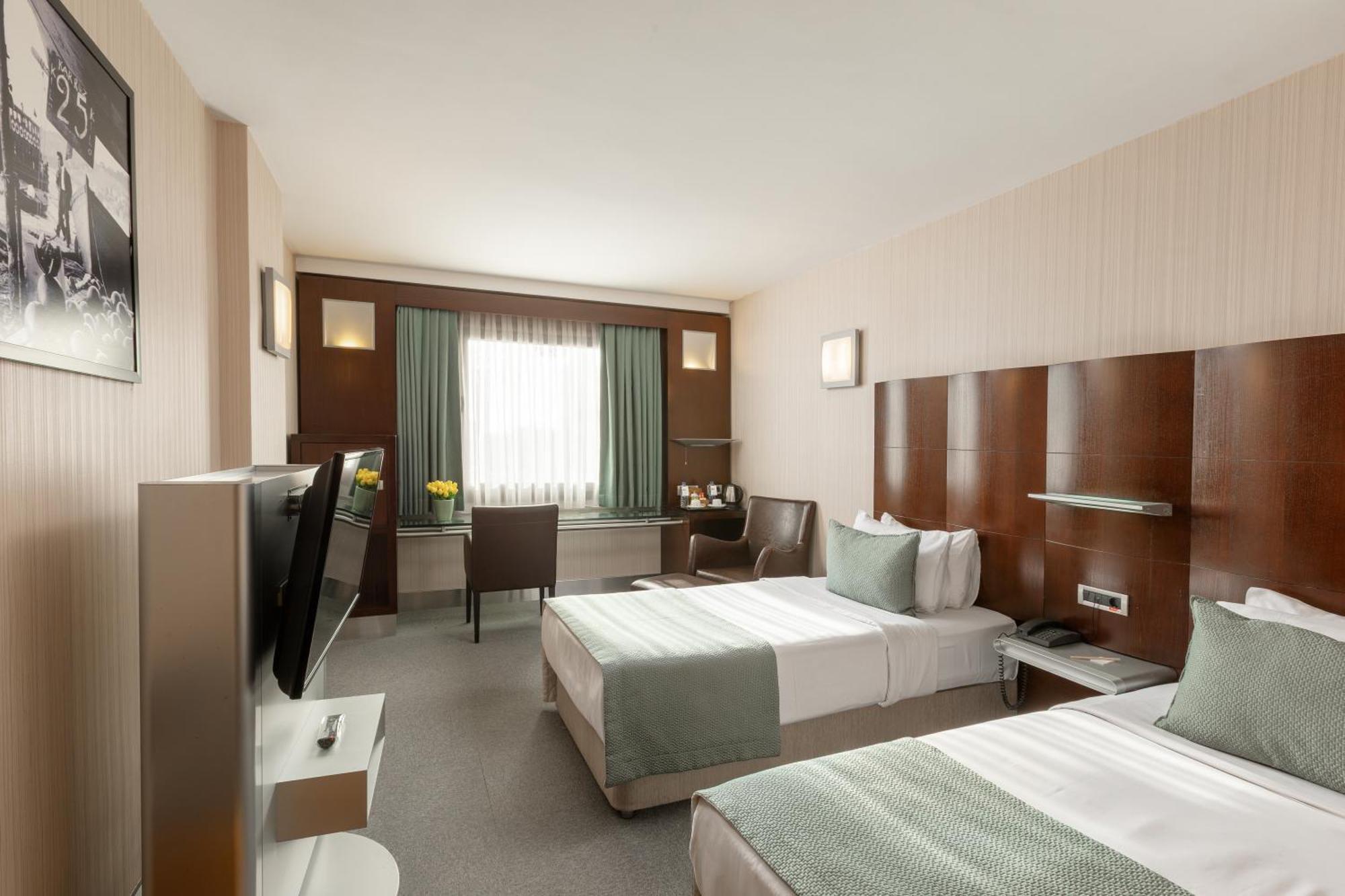 Adjoining Deluxe Family Room