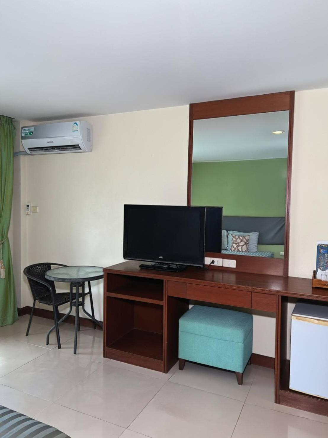 Deluxe Doppelzimmer mit Poolblick