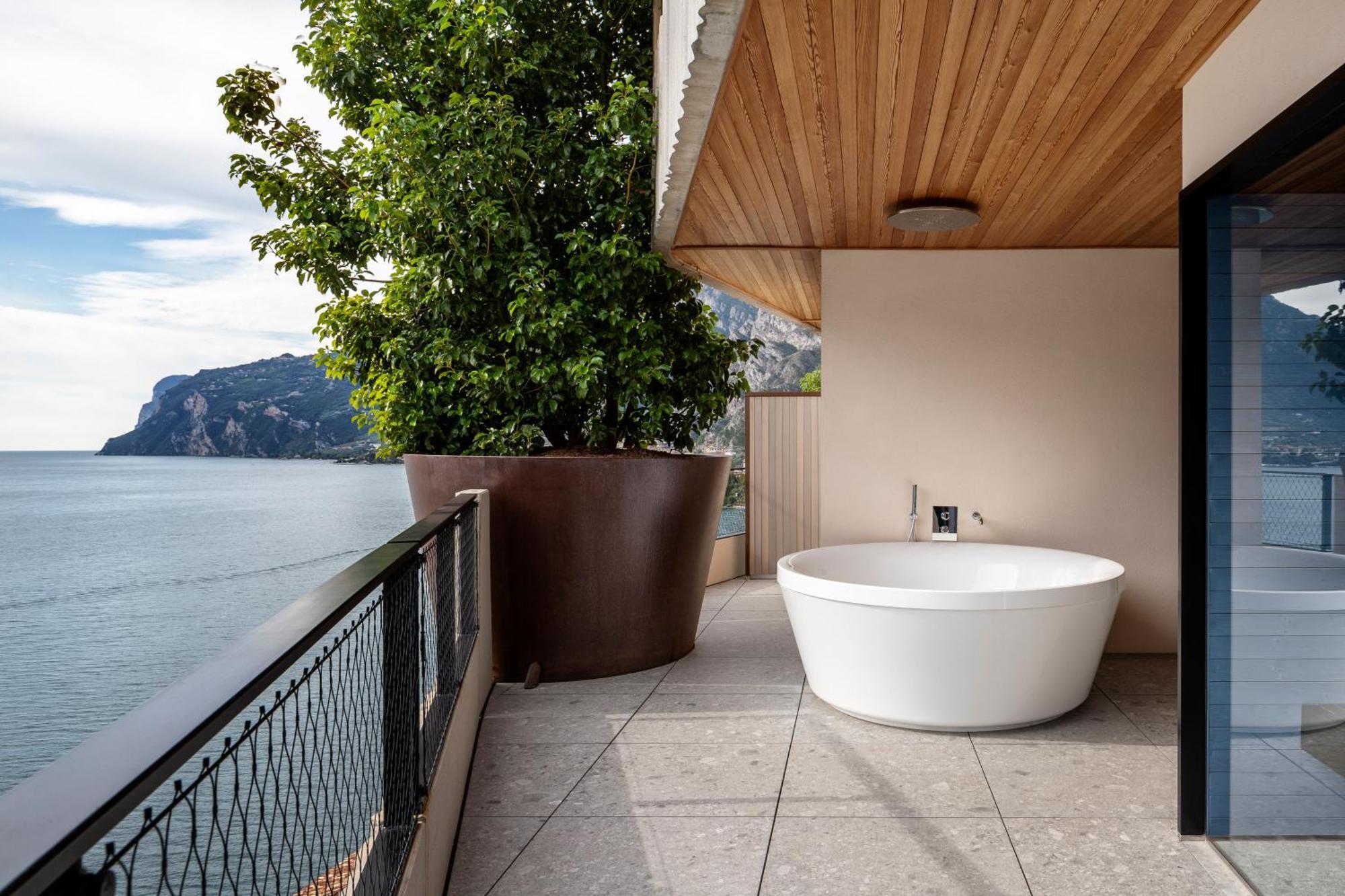 Suite mit eigenem Spa und Seeblick