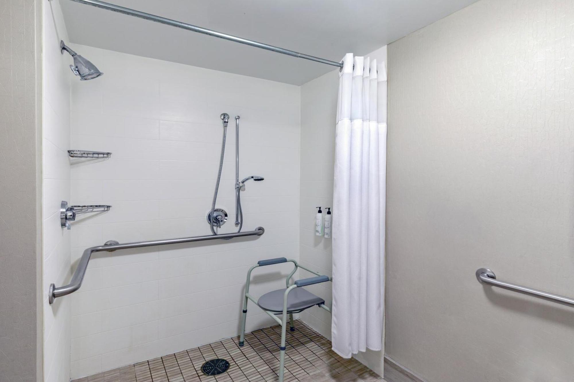 Queen Suite with Two Queen Beds, Roll-In Shower and Trundle Sofa - Mobility Access/Hearing Accessible