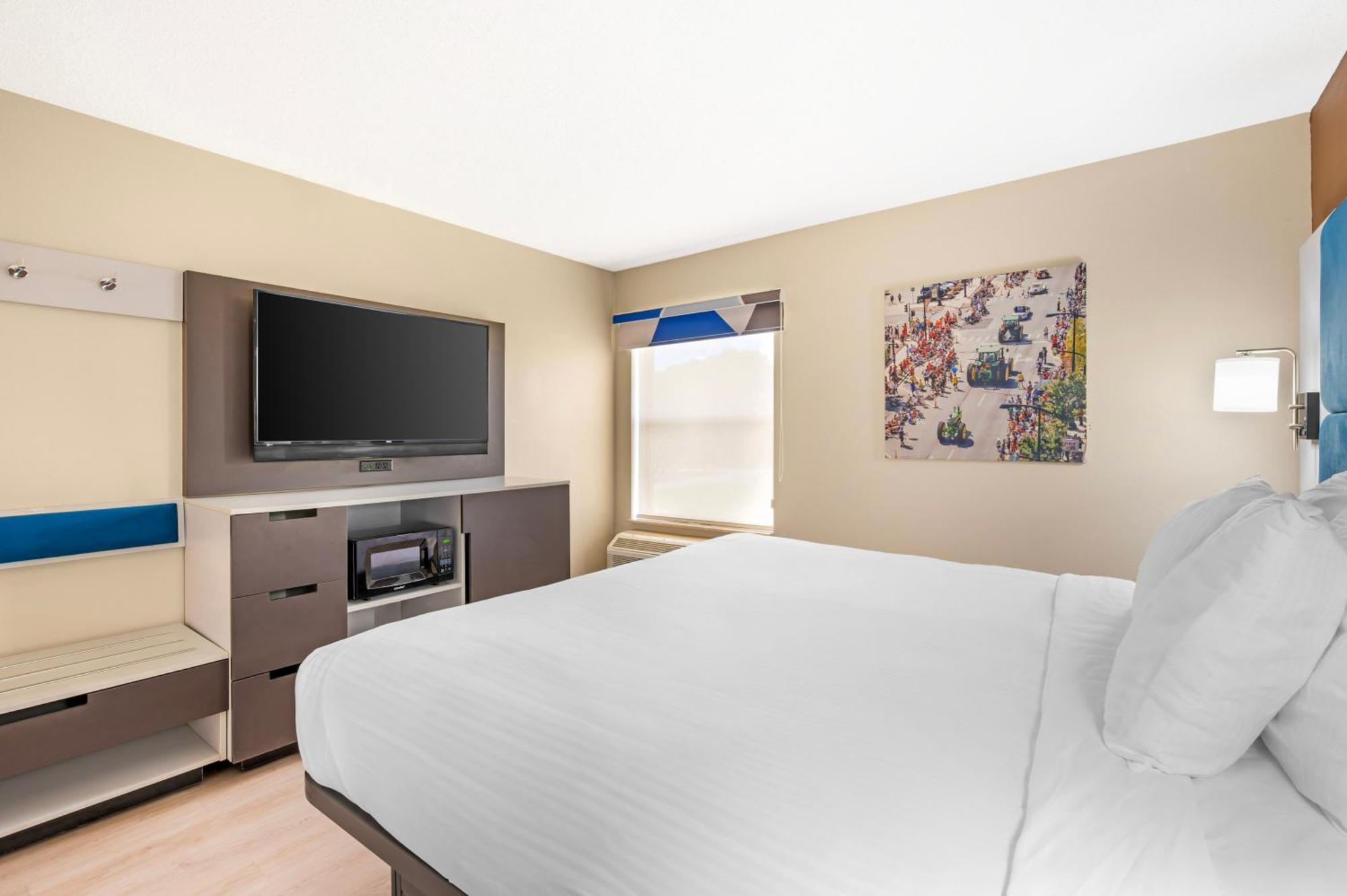 King Room with Sofa Bed - Non-Smoking