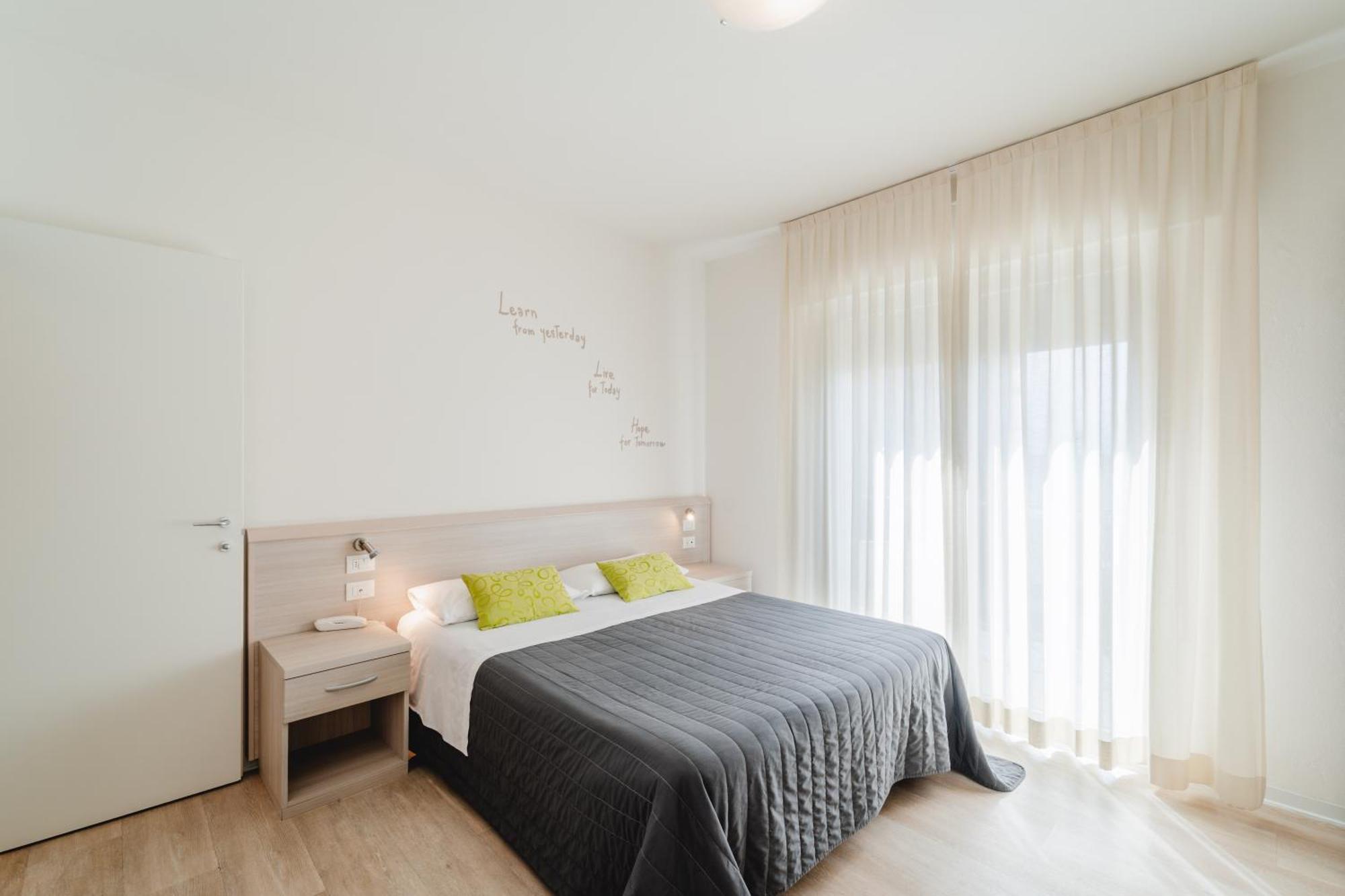 Deluxe Double or Twin Room with Sea View