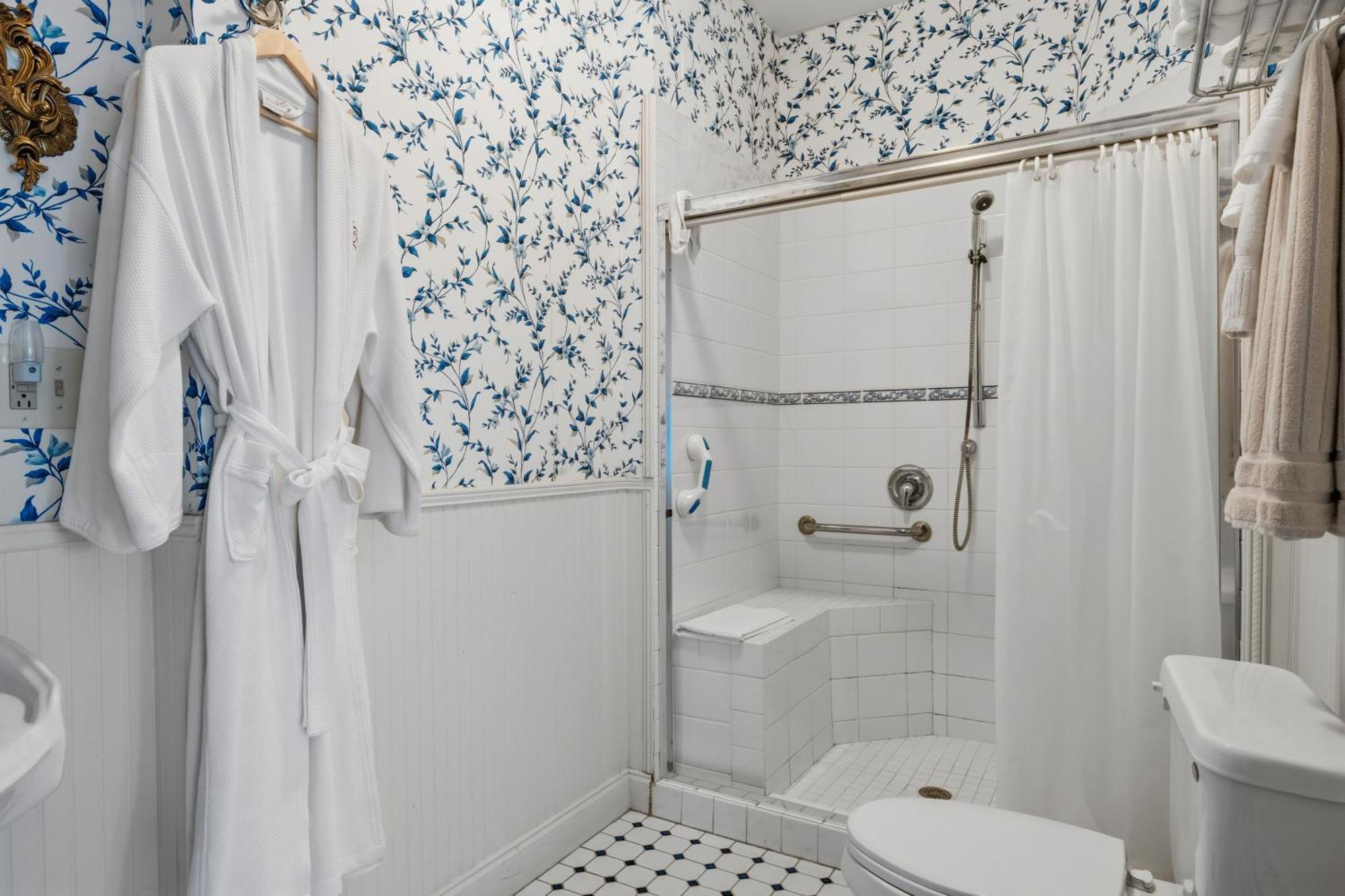 Deluxe Family Suite
