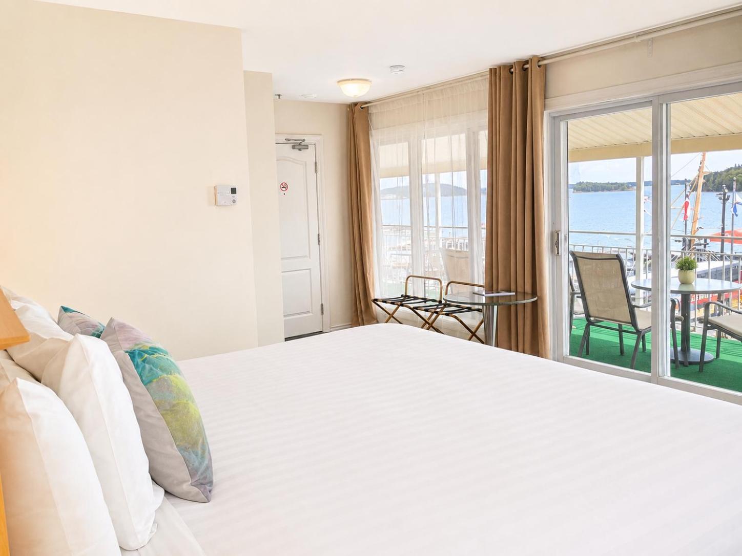 Oceanfront Executive King Room Veranda
